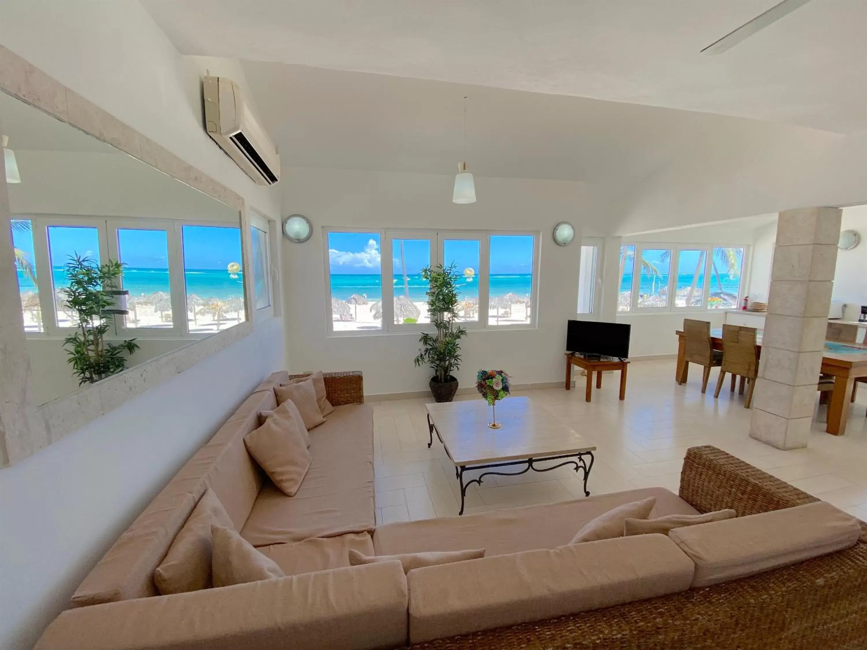 Living room, Seating Area in LOS CORALES VILLAS and SUITES - BEACH CLUB, SPA, RESTAURANTS