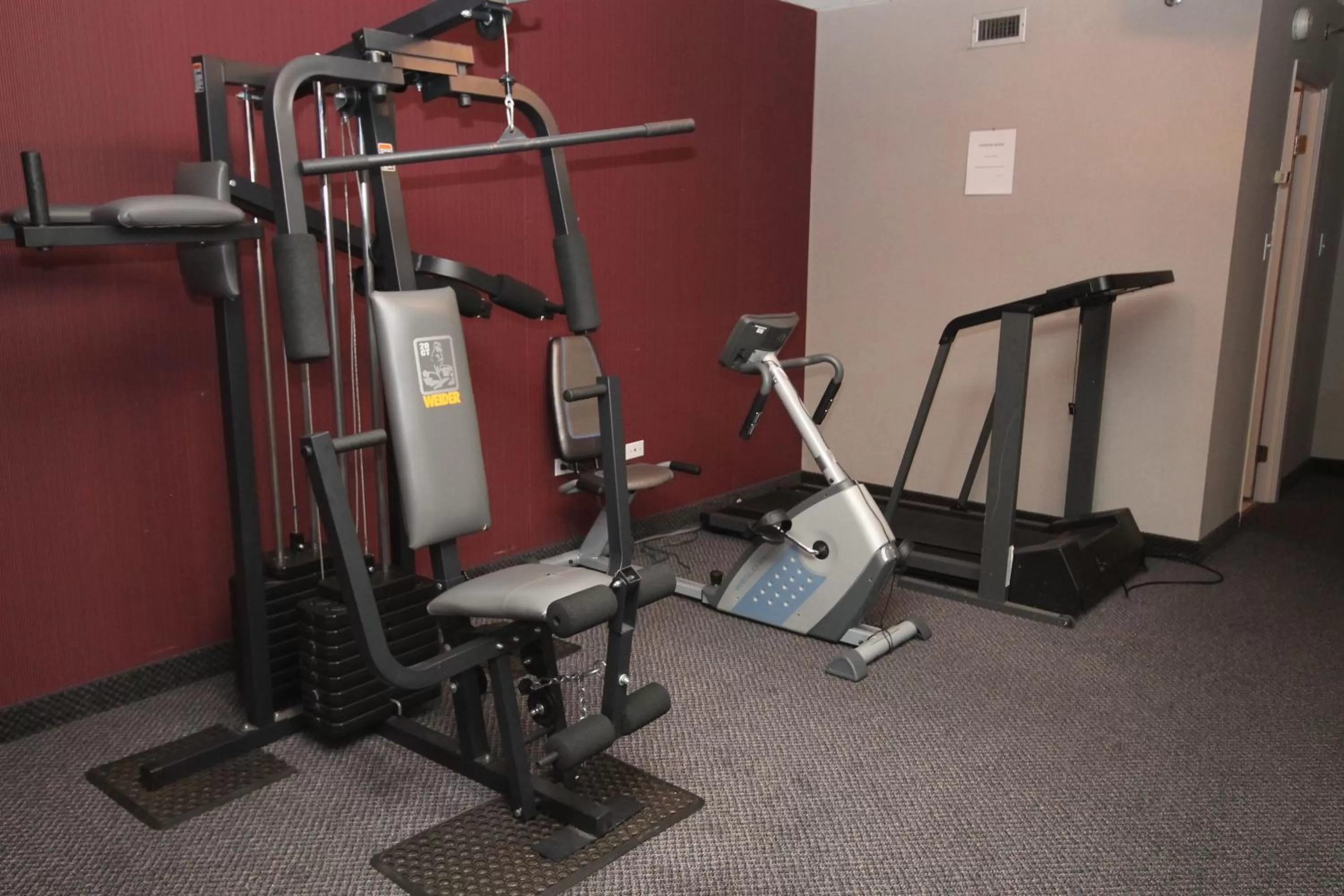 Fitness centre/facilities in Howard Johnson by Wyndham Portage La Prairie