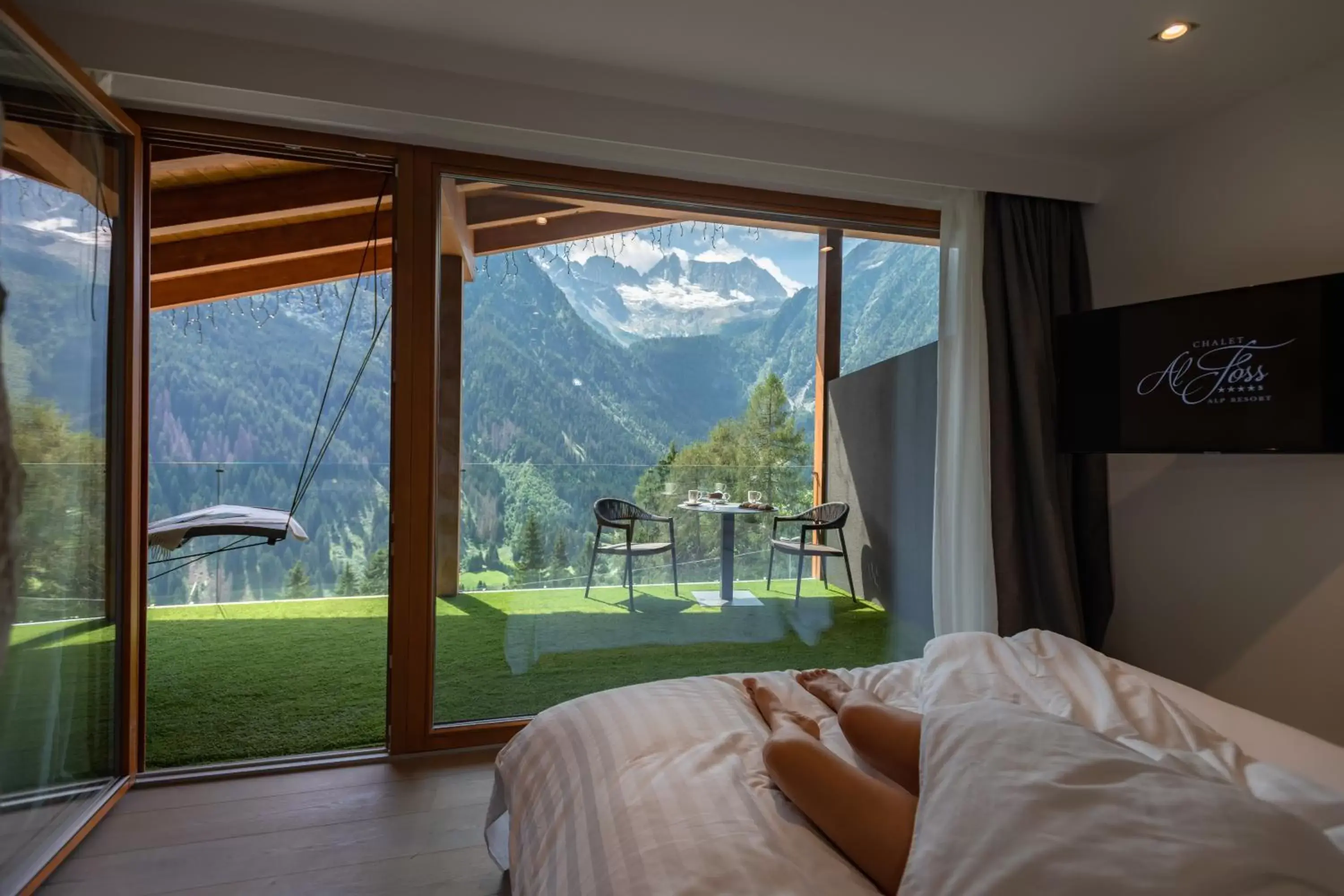 Bed, Mountain View in Hotel Chalet Al Foss