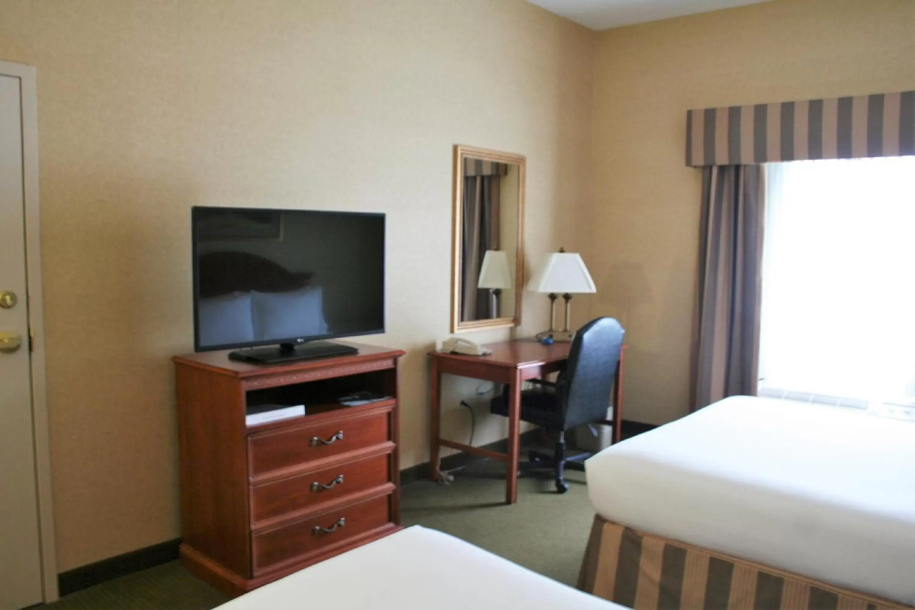 Photo of the whole room, TV/Entertainment Center in Holiday Inn Express Hotel & Suites Drums-Hazelton, an IHG Hotel