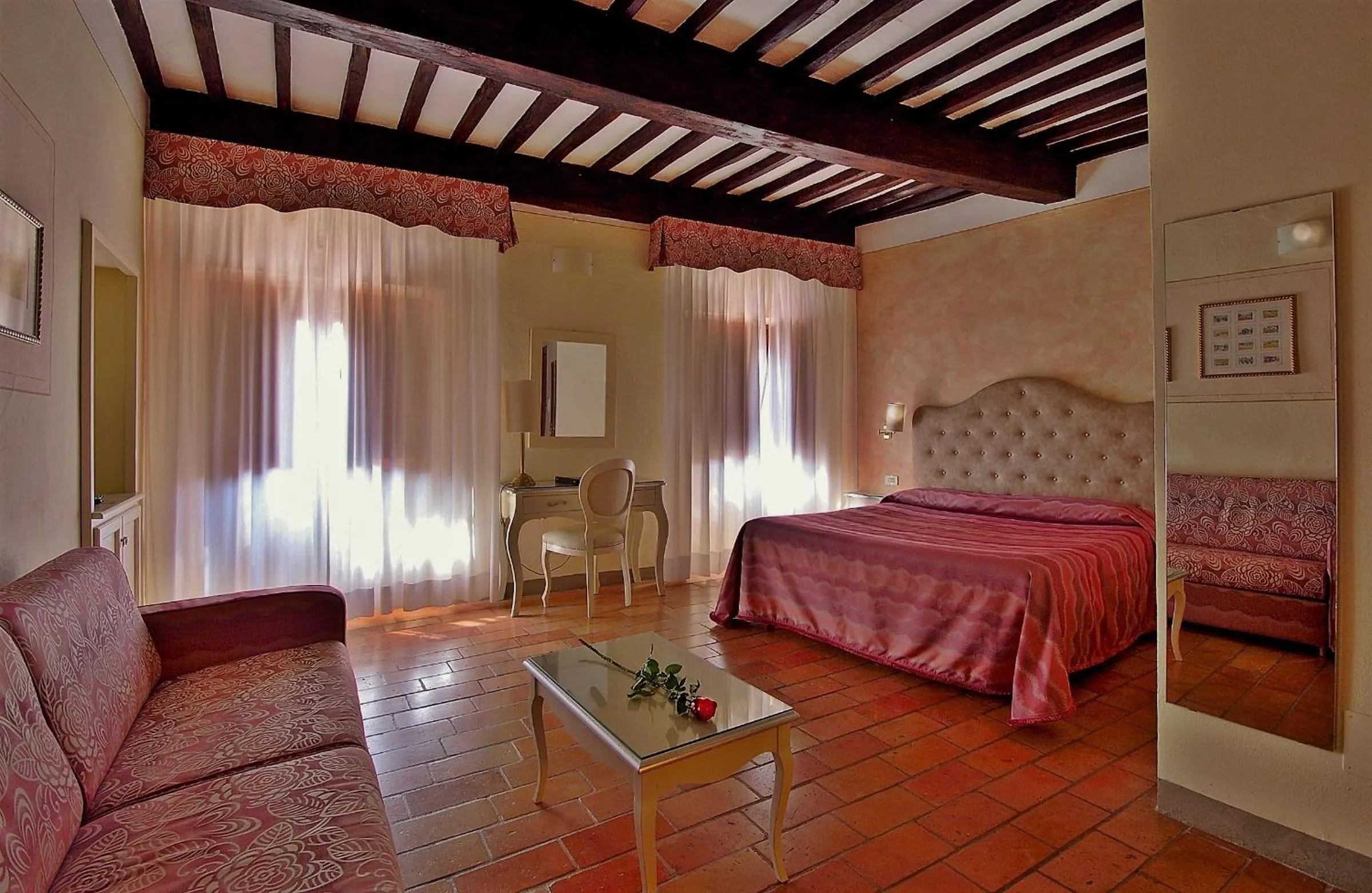 Photo of the whole room, Bed in Leon Bianco