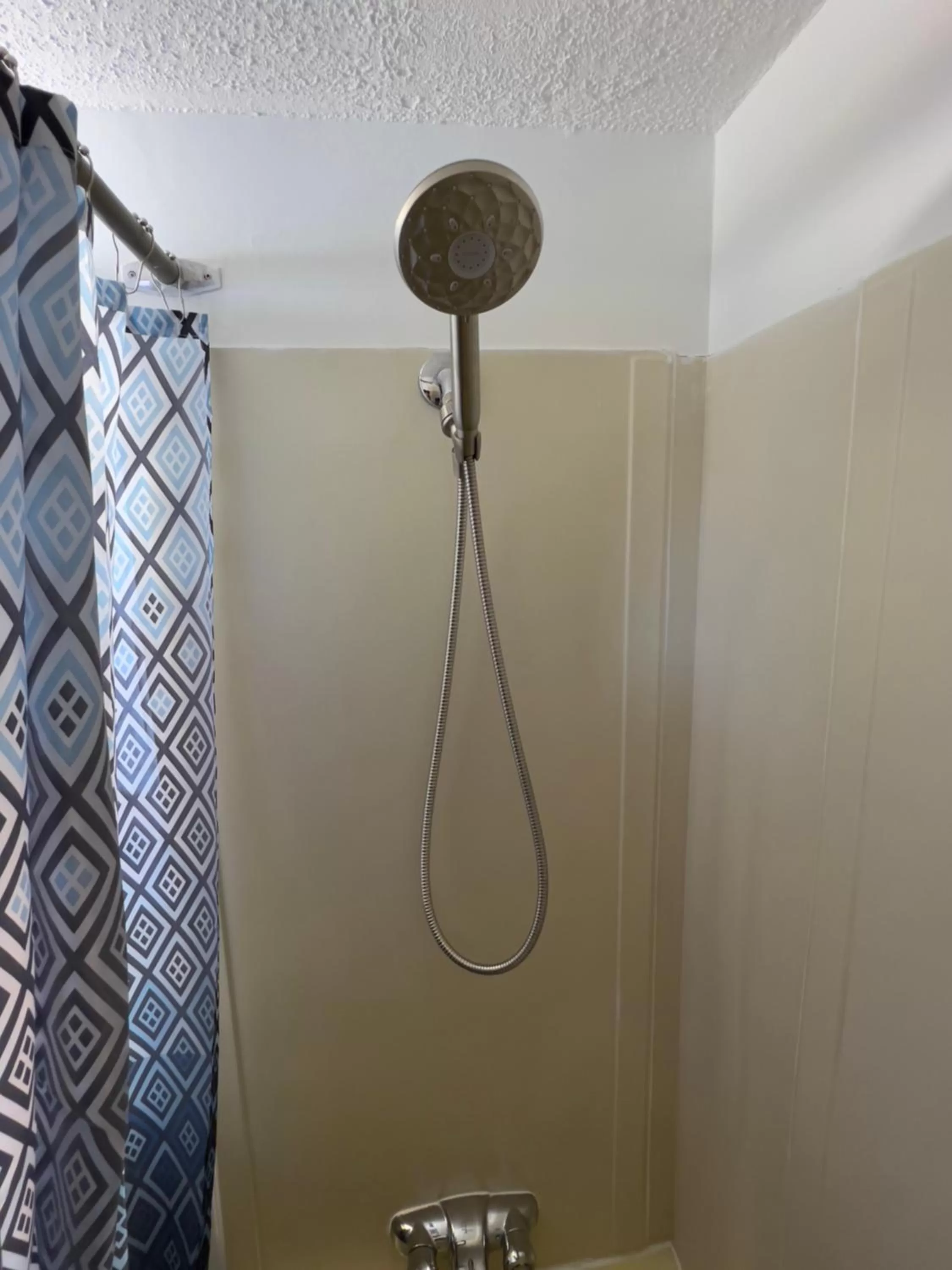 Bathroom in Monashee Motel