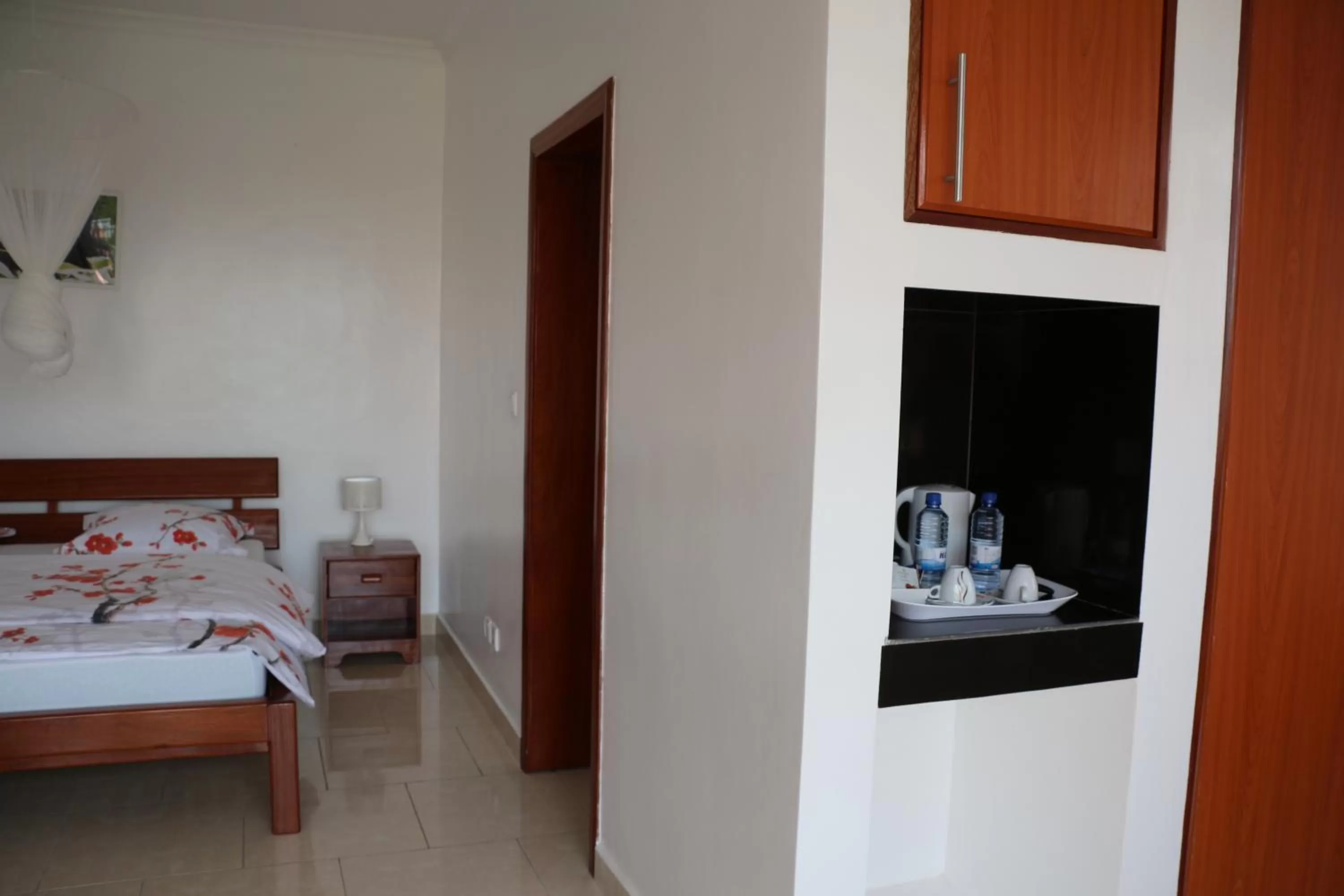 Coffee/tea facilities, Bed in Hôtel Maisons-Sifa