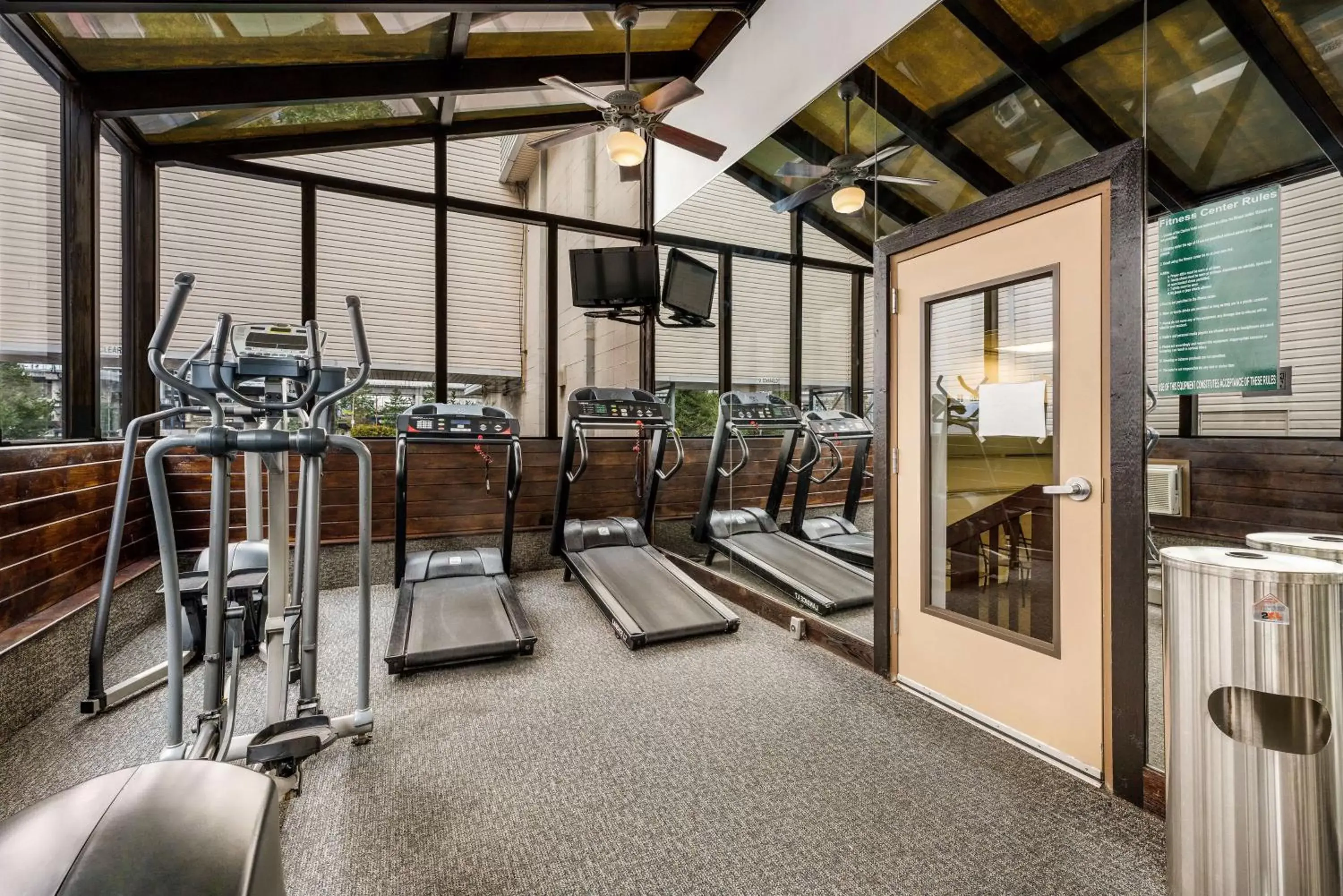 Spa and wellness centre/facilities, Fitness Center/Facilities in SureStay Hotel by Best Western SeaTac Airport North