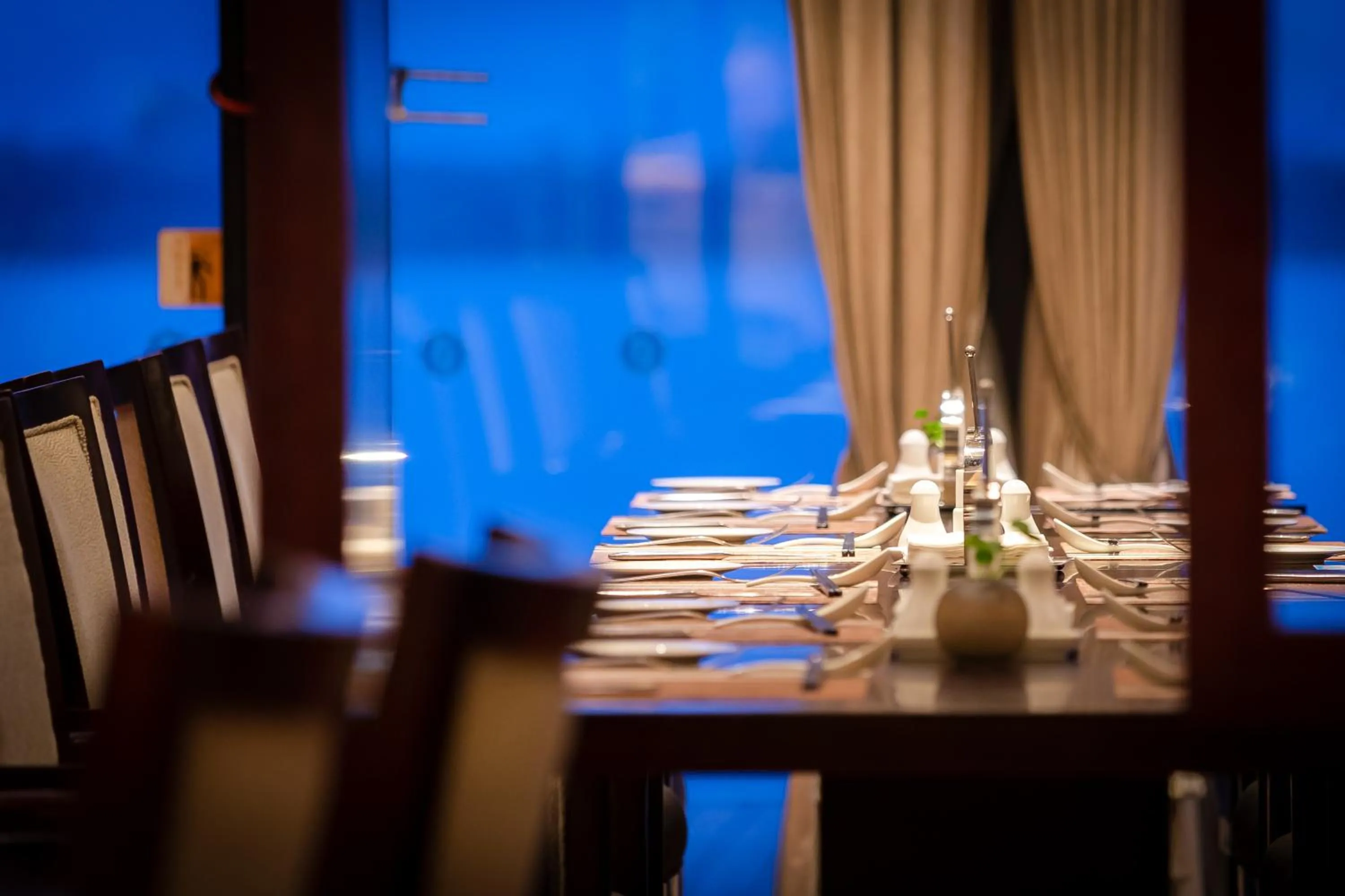 Restaurant/places to eat in Your World International Conference Centre Hotel