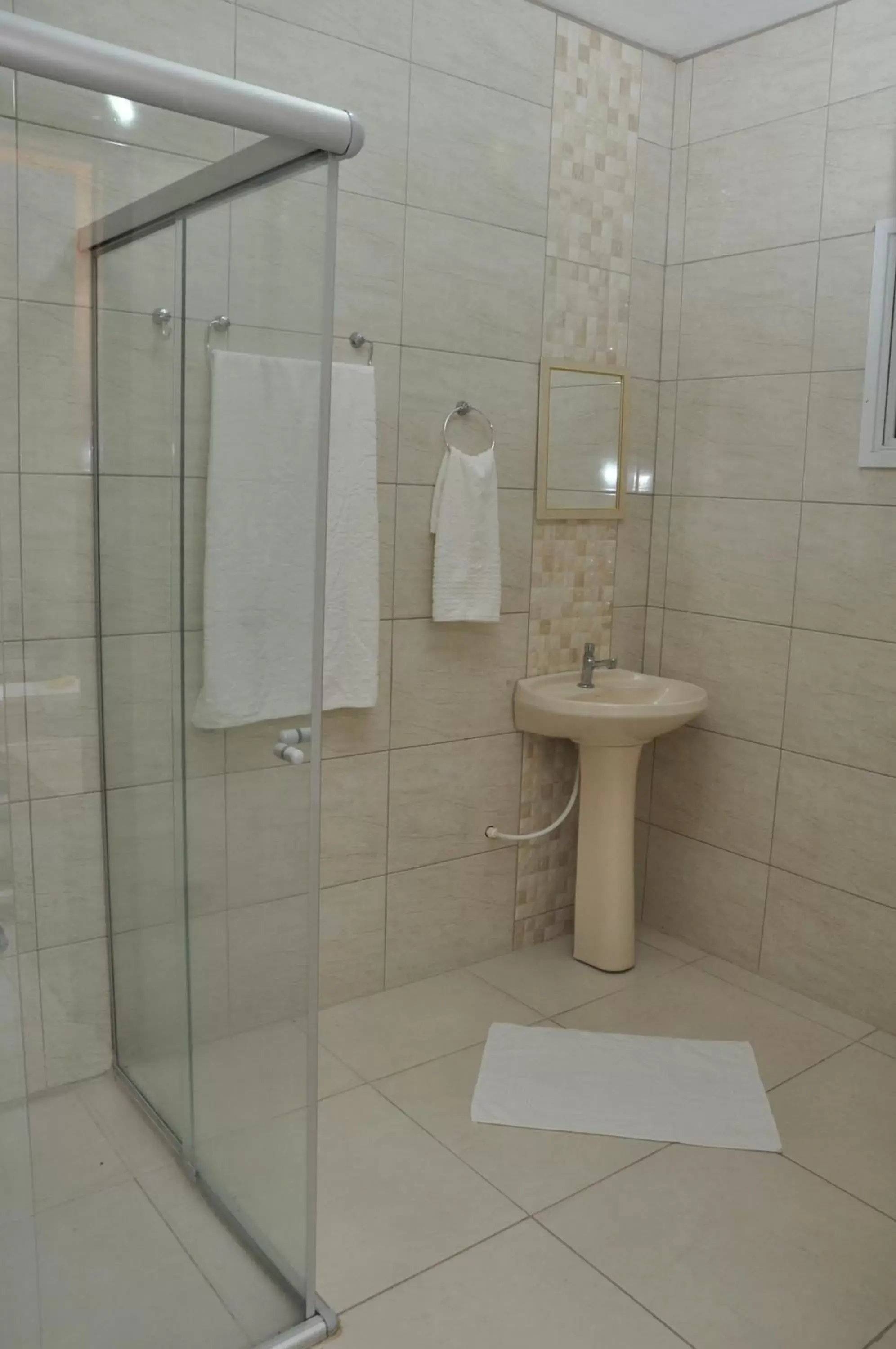 Bathroom in Marechal Plaza Hotel