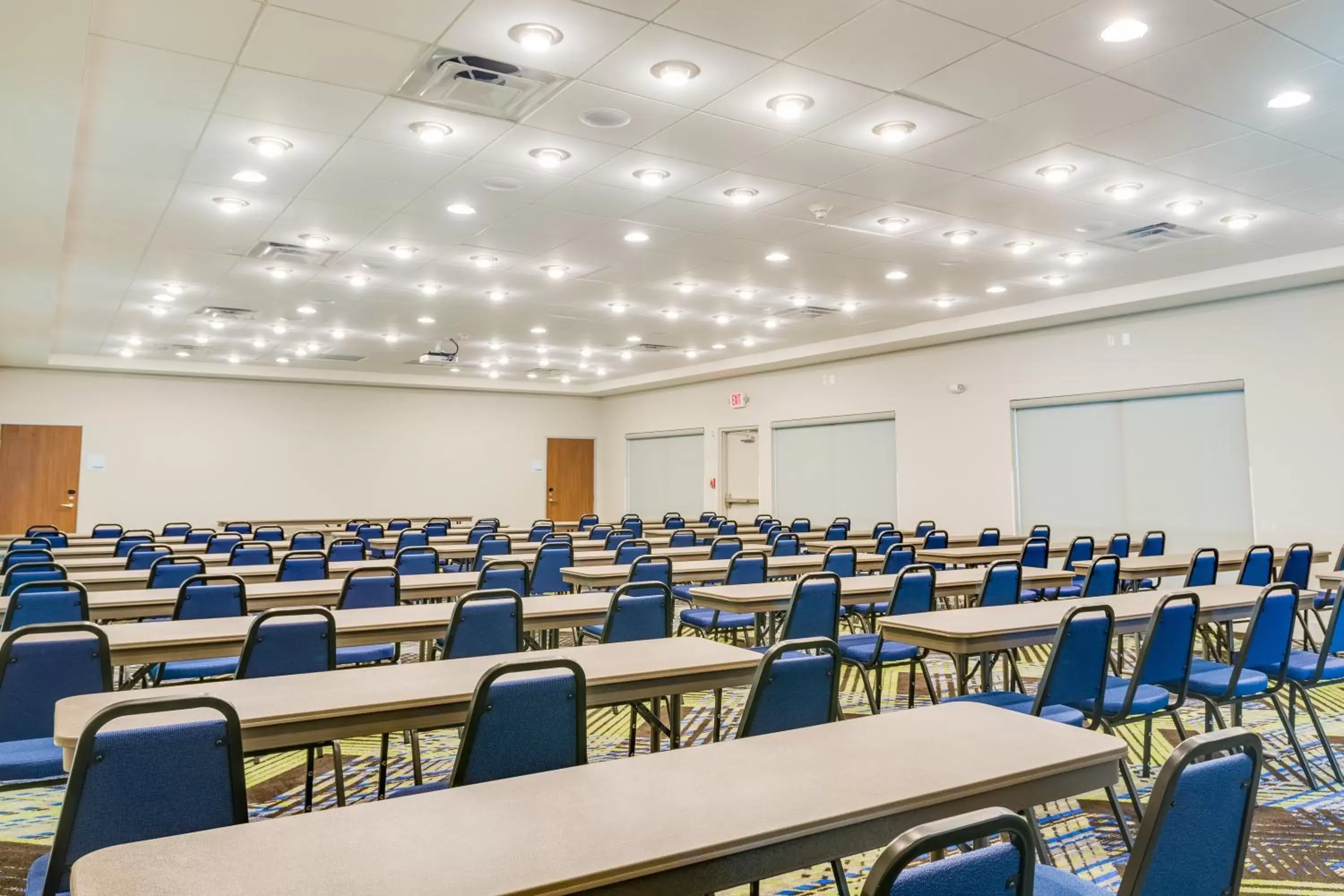Meeting/conference room in Holiday Inn Express & Suites Russellville, an IHG Hotel