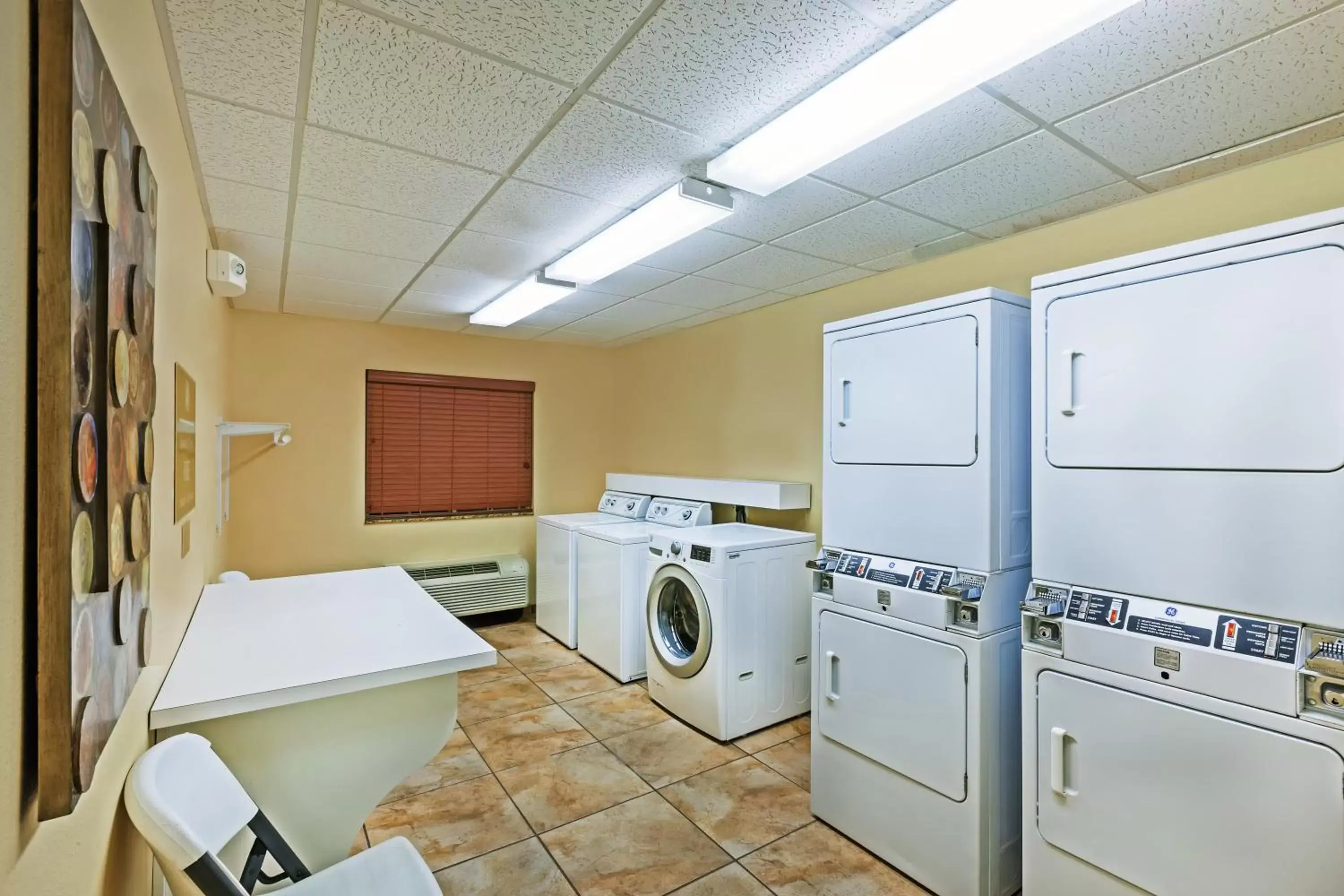 Other, Kitchen/Kitchenette in Candlewood Suites El Paso, an IHG Hotel