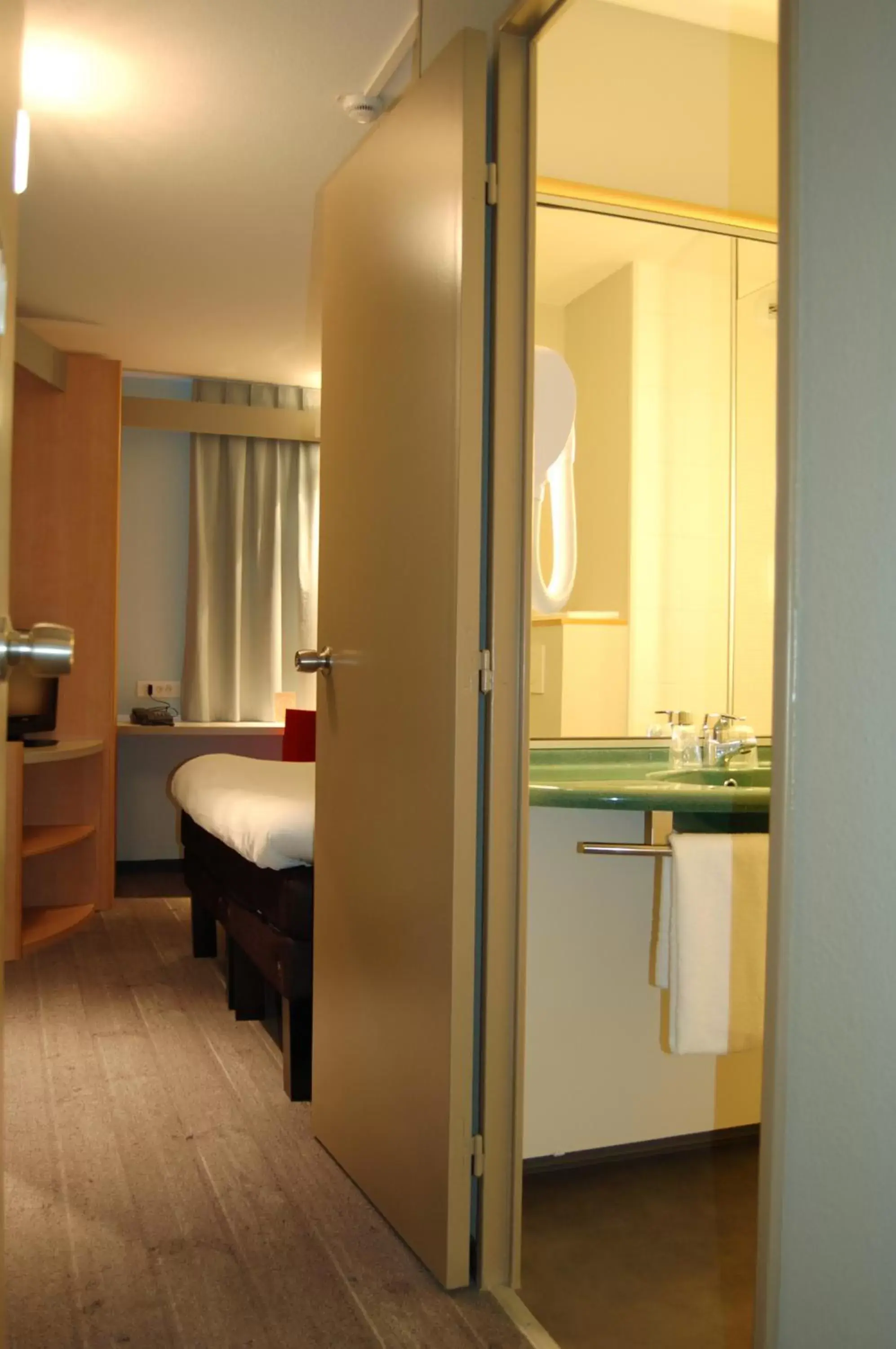 Photo of the whole room, Bathroom in Ibis Auray