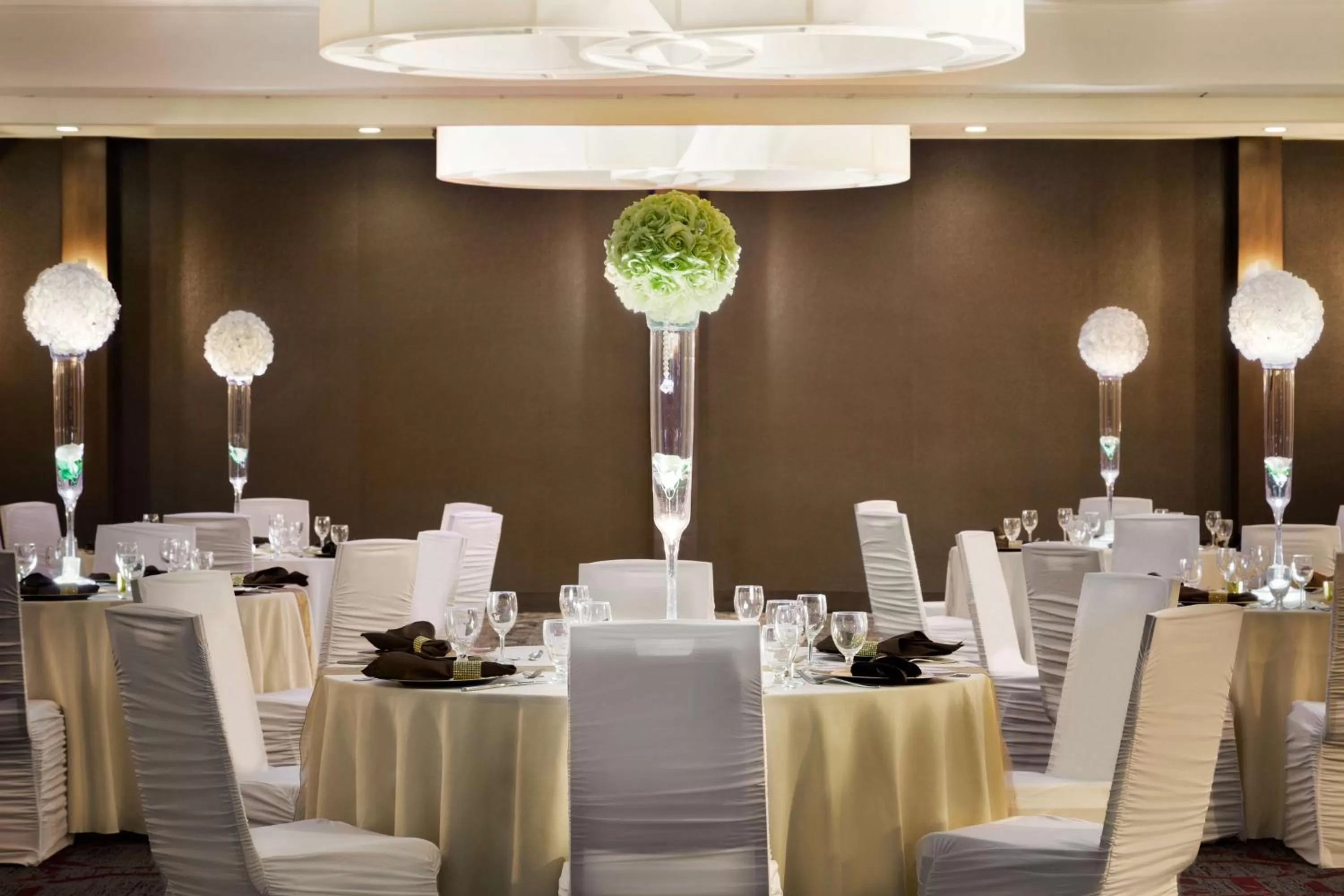 Meeting/conference room in DoubleTree by Hilton Hotel Toronto Airport West