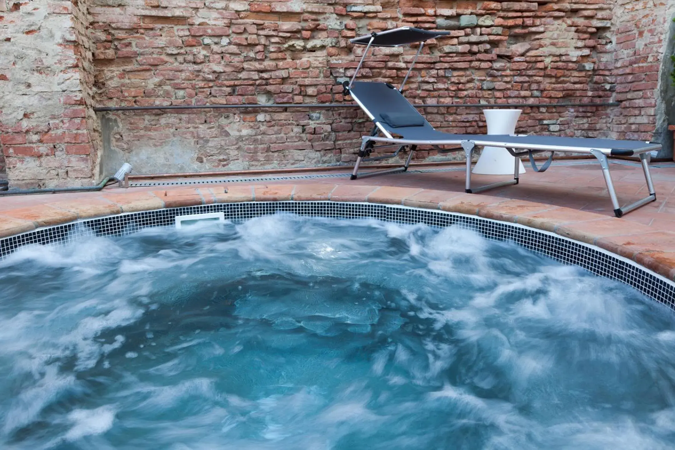 Hot Tub, Swimming Pool in Hotel San Miniato