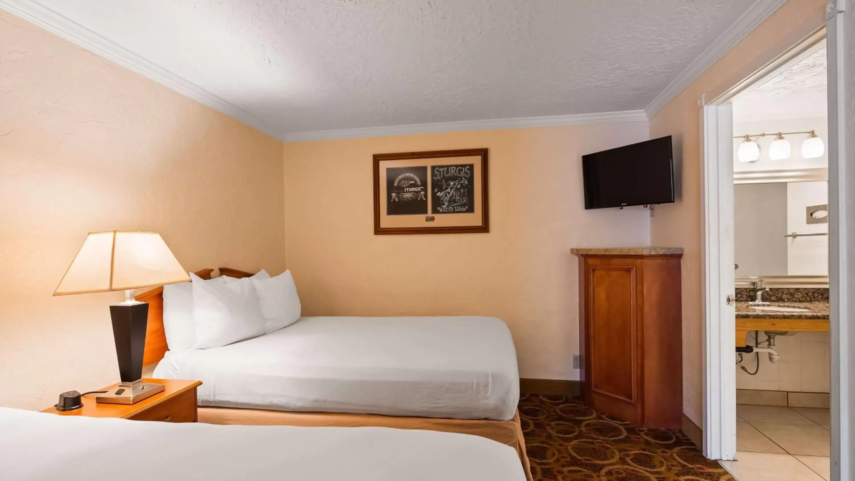 Photo of the whole room, Bed in Sturgis Lodge and Suites