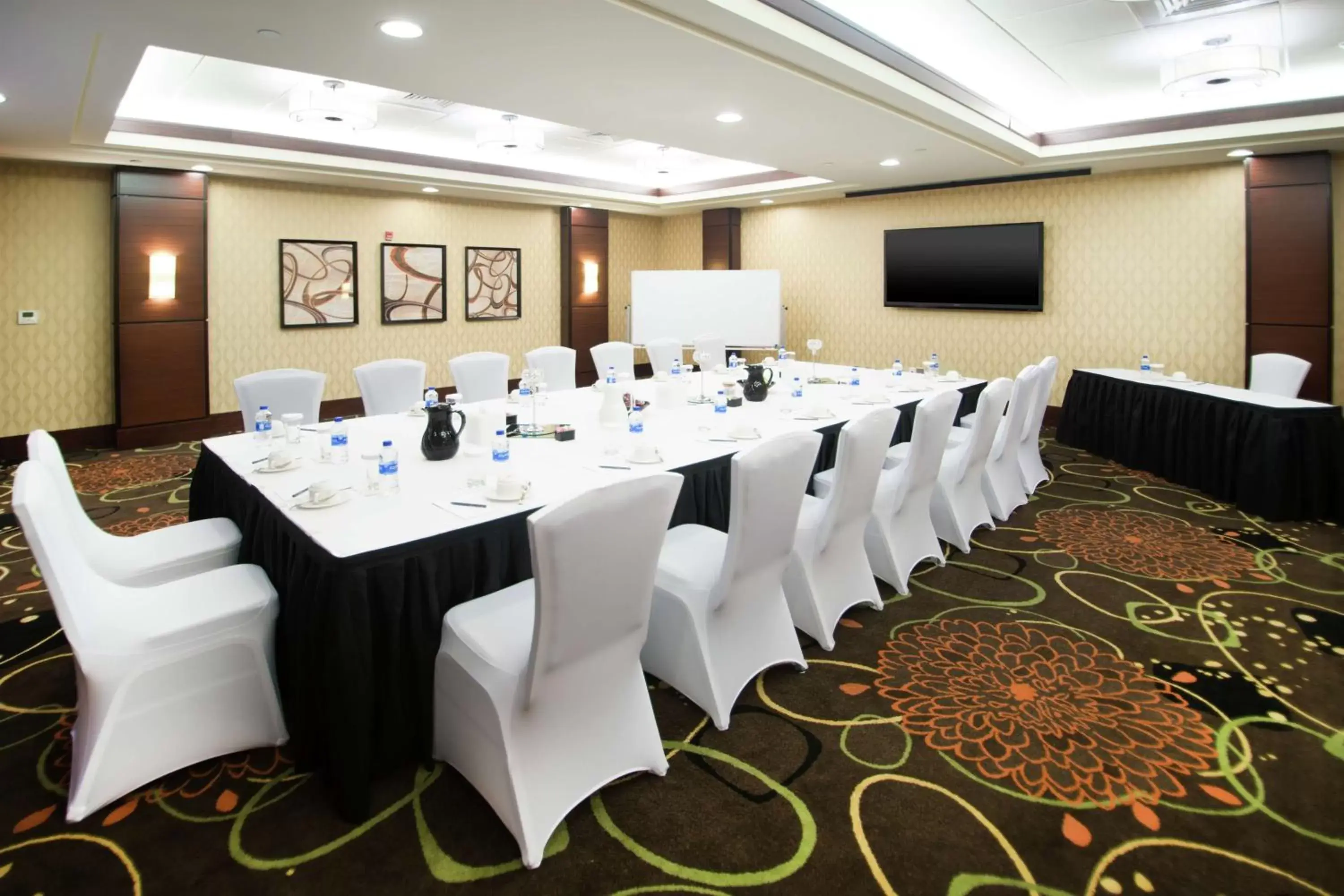 Meeting/conference room in Embassy Suites by Hilton Fayetteville Fort Bragg