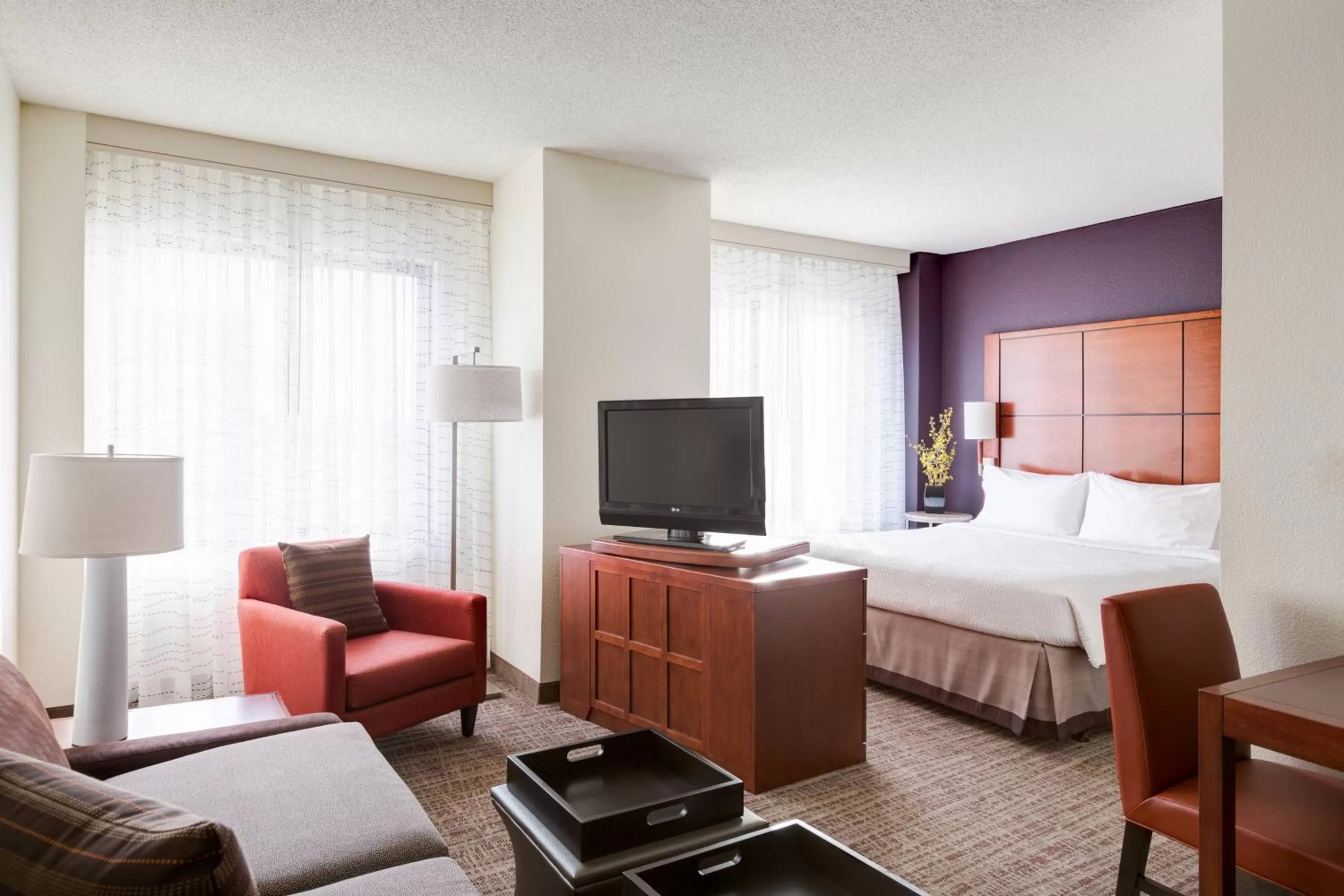 King Studio with Sofa Bed and Adapted Tub - Mobility and Hearing Accessible in Residence Inn by Marriott National Harbor Washington, D.C. Area