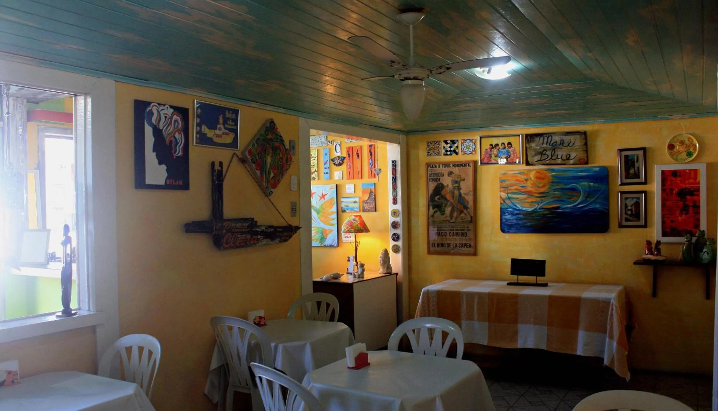 Restaurant/places to eat in Pousada Mare Blue