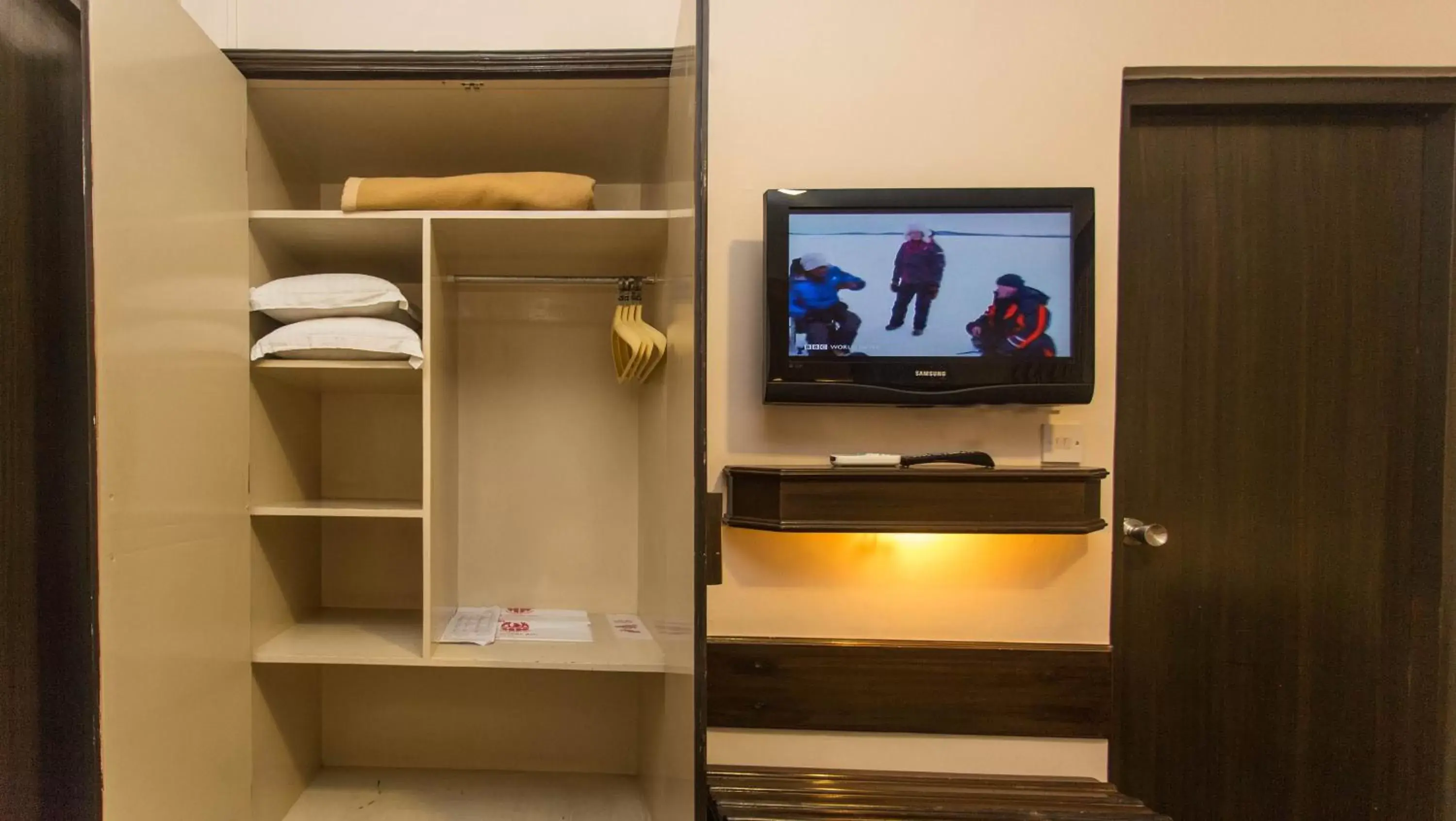TV and multimedia, TV/Entertainment Center in Hotel Marshyangdi