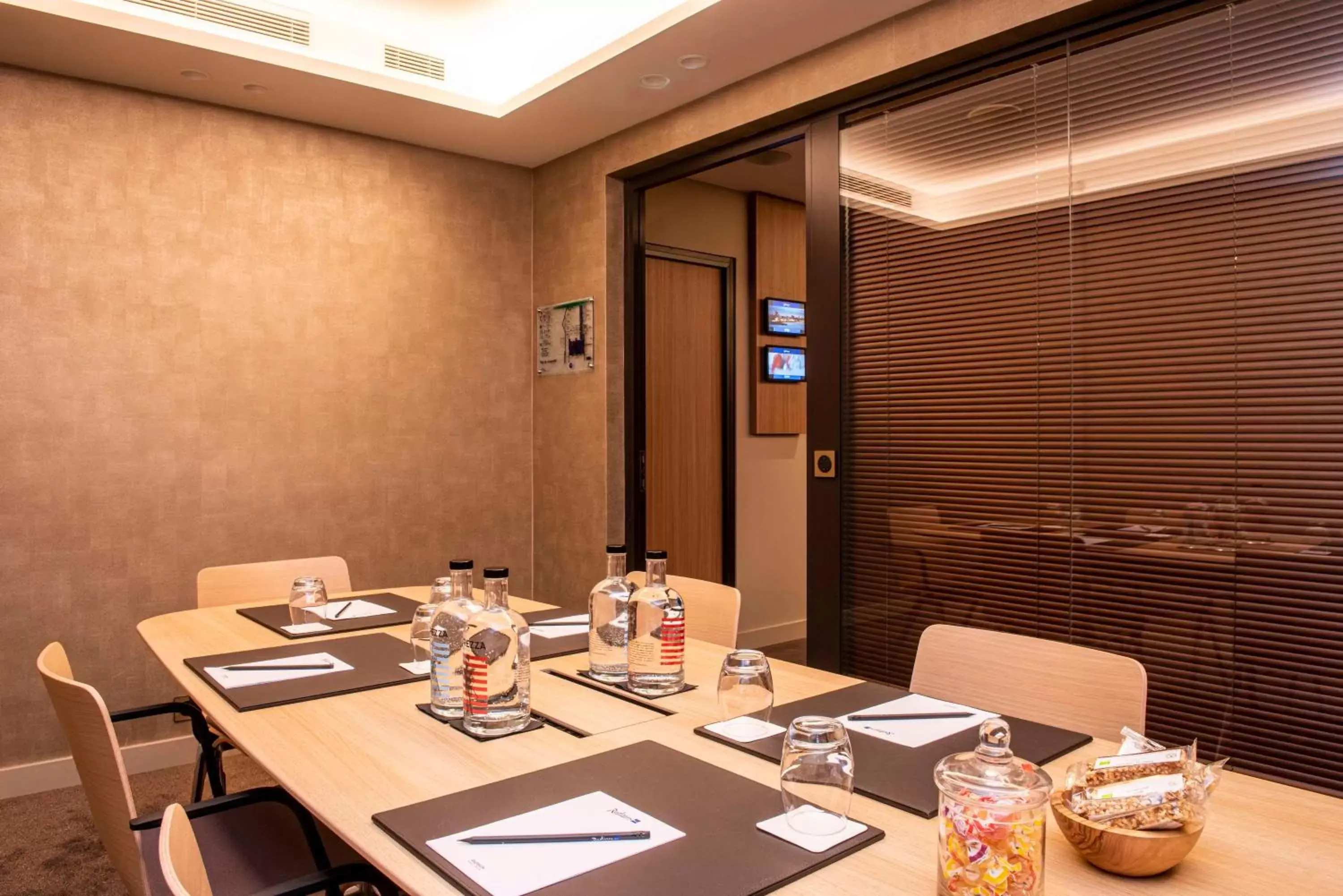 Meeting/conference room in Radisson Blu Hotel, Rouen Centre