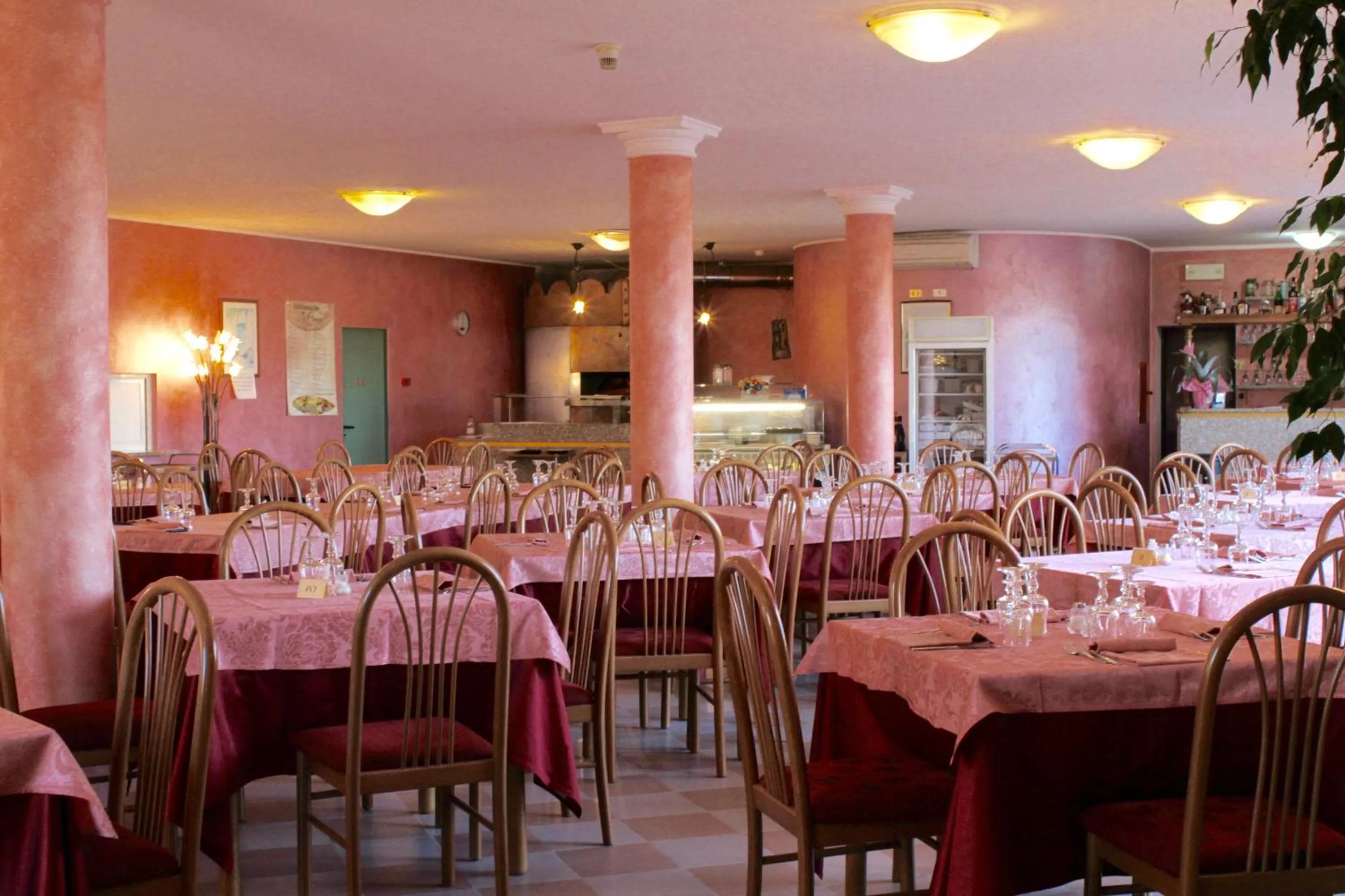Restaurant/places to eat in Hotel Monumento
