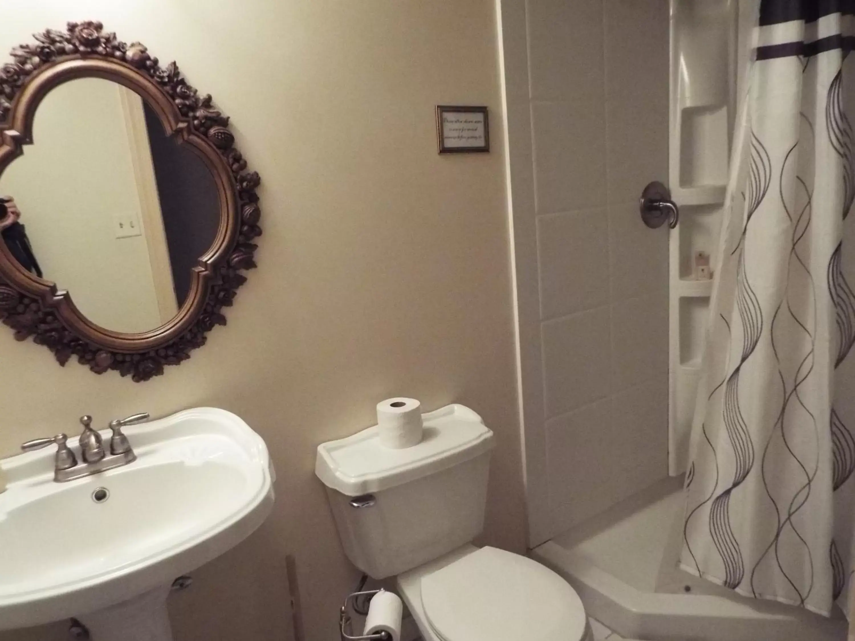 Bedroom, Bathroom in The Tillie Pierce House Inn