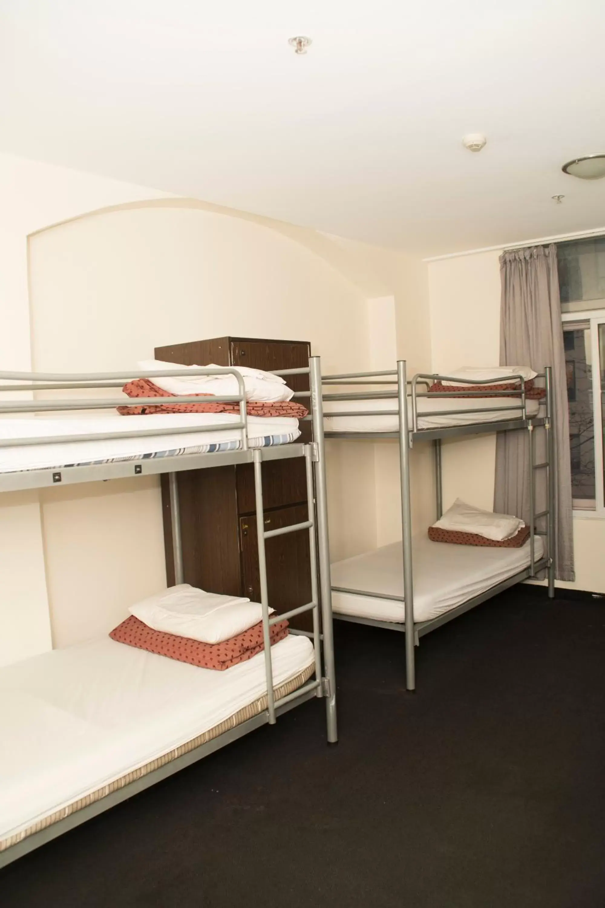 Bunk Bed in 790 on George Backpackers