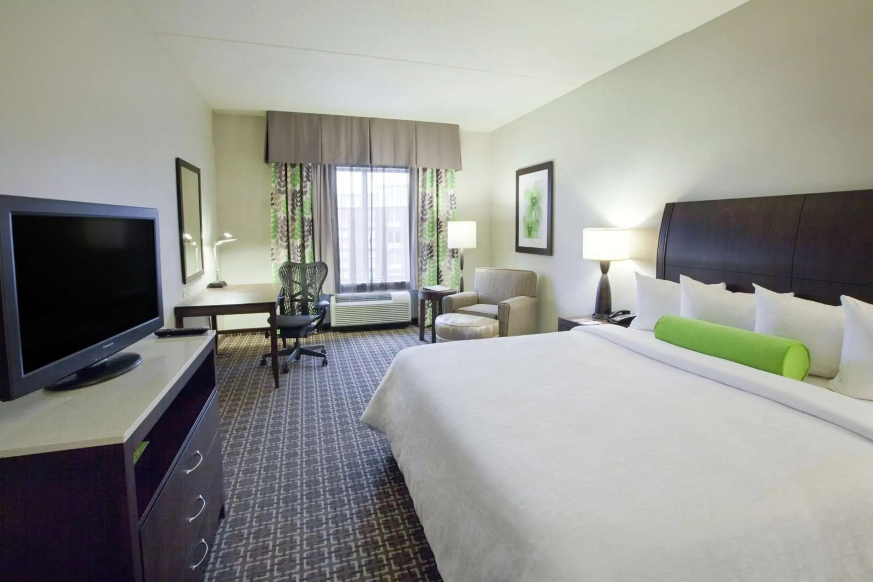 Bed, TV/Entertainment Center in Hilton Garden Inn Raleigh Cary