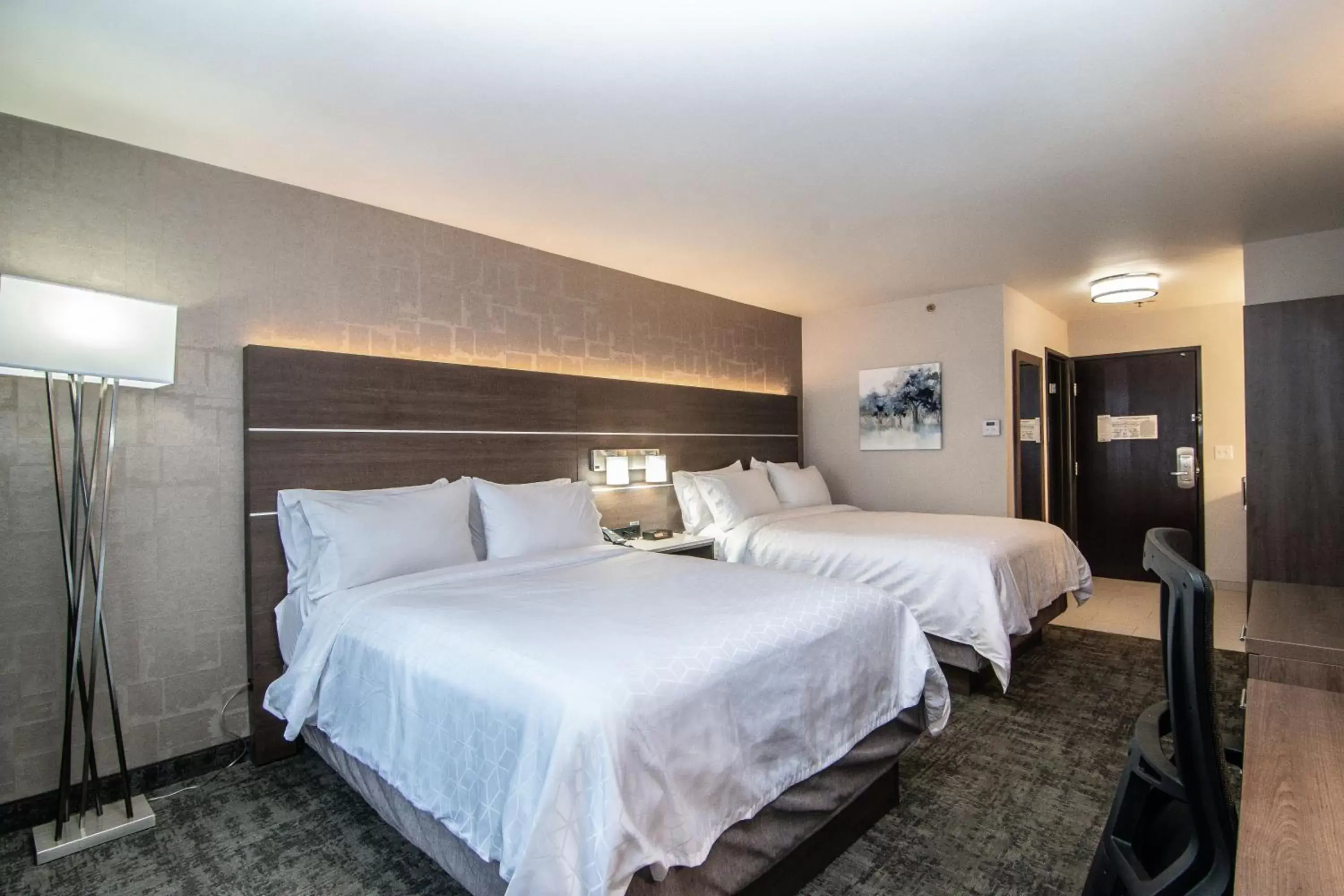 Guests, Bed in Holiday Inn Express Spokane-Downtown