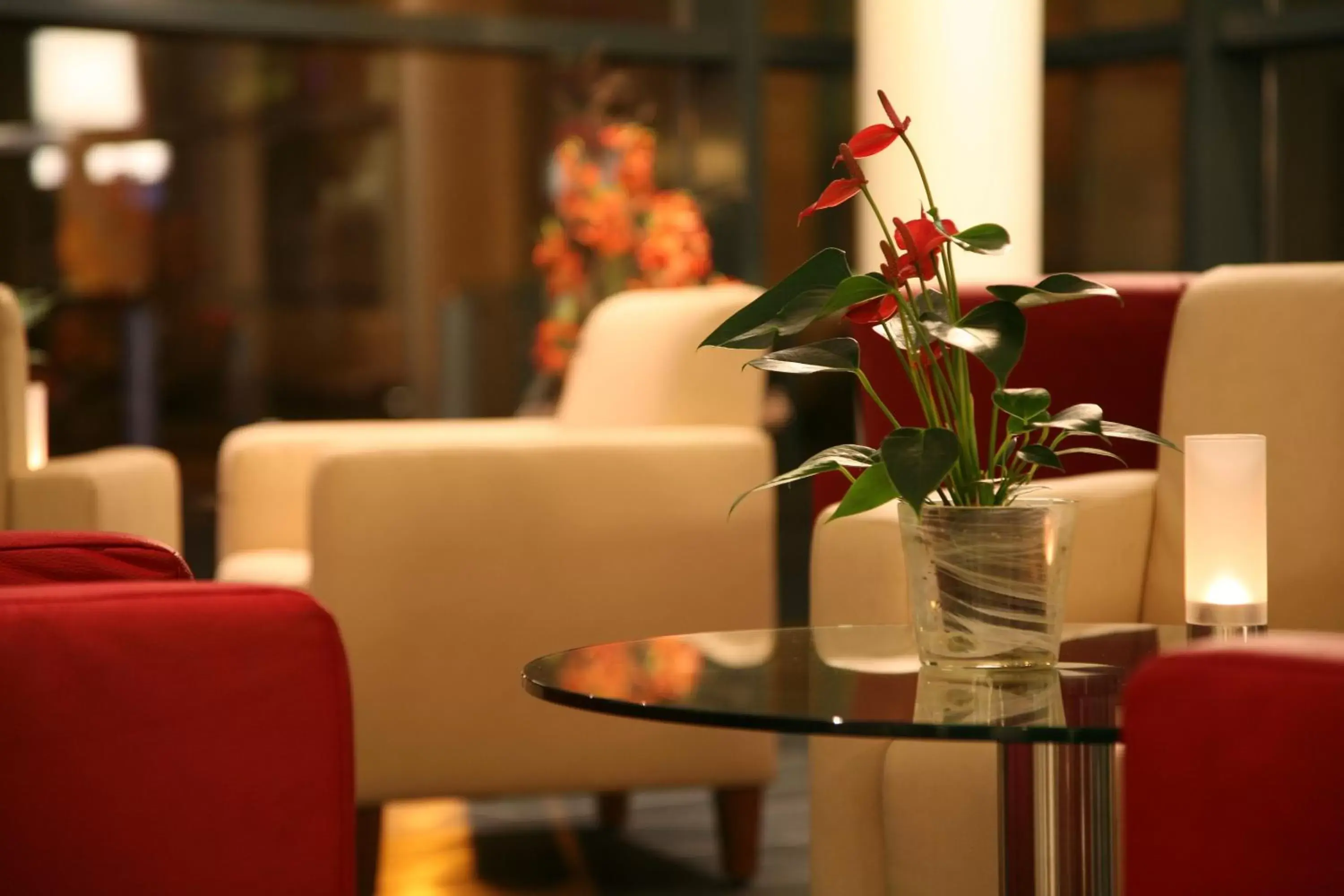 Lounge or bar in Holiday Inn Express Singen, an IHG Hotel