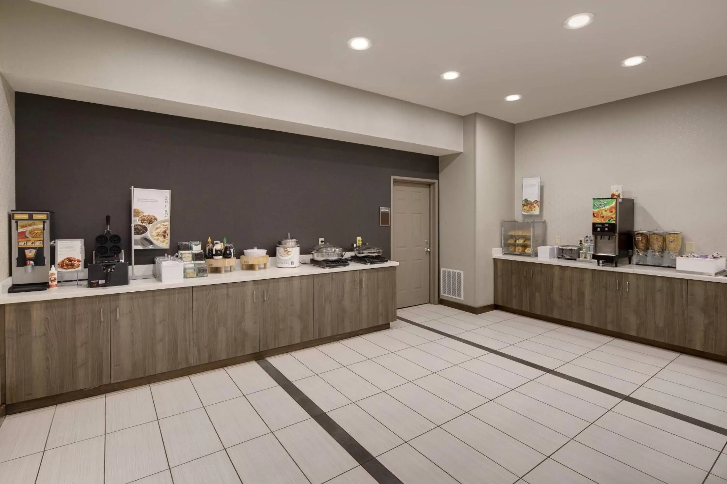 Breakfast, Restaurant/Places to Eat in Residence Inn Indianapolis Airport