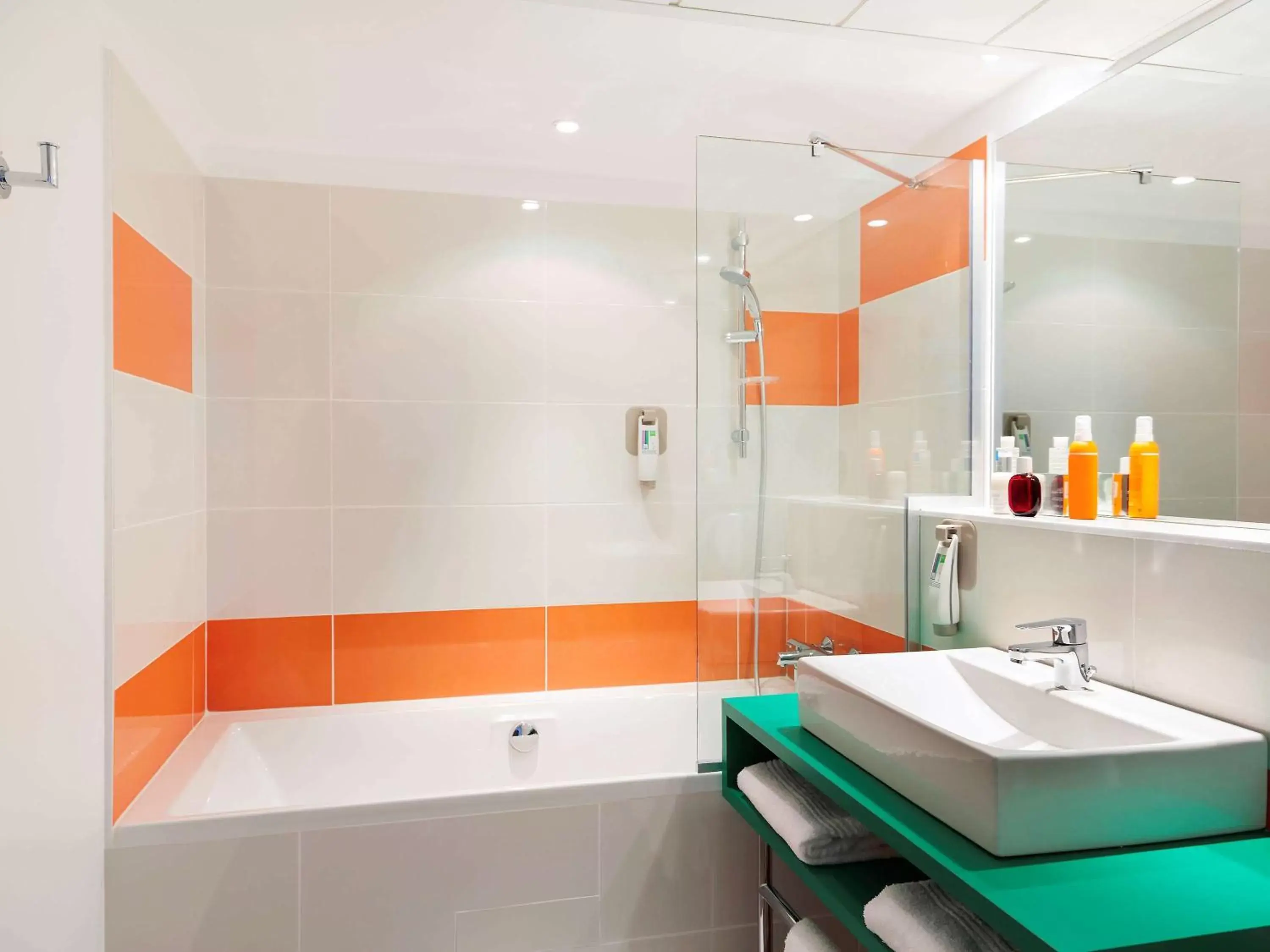 Bedroom, Bathroom in ibis Styles Montpellier Centre Comedie