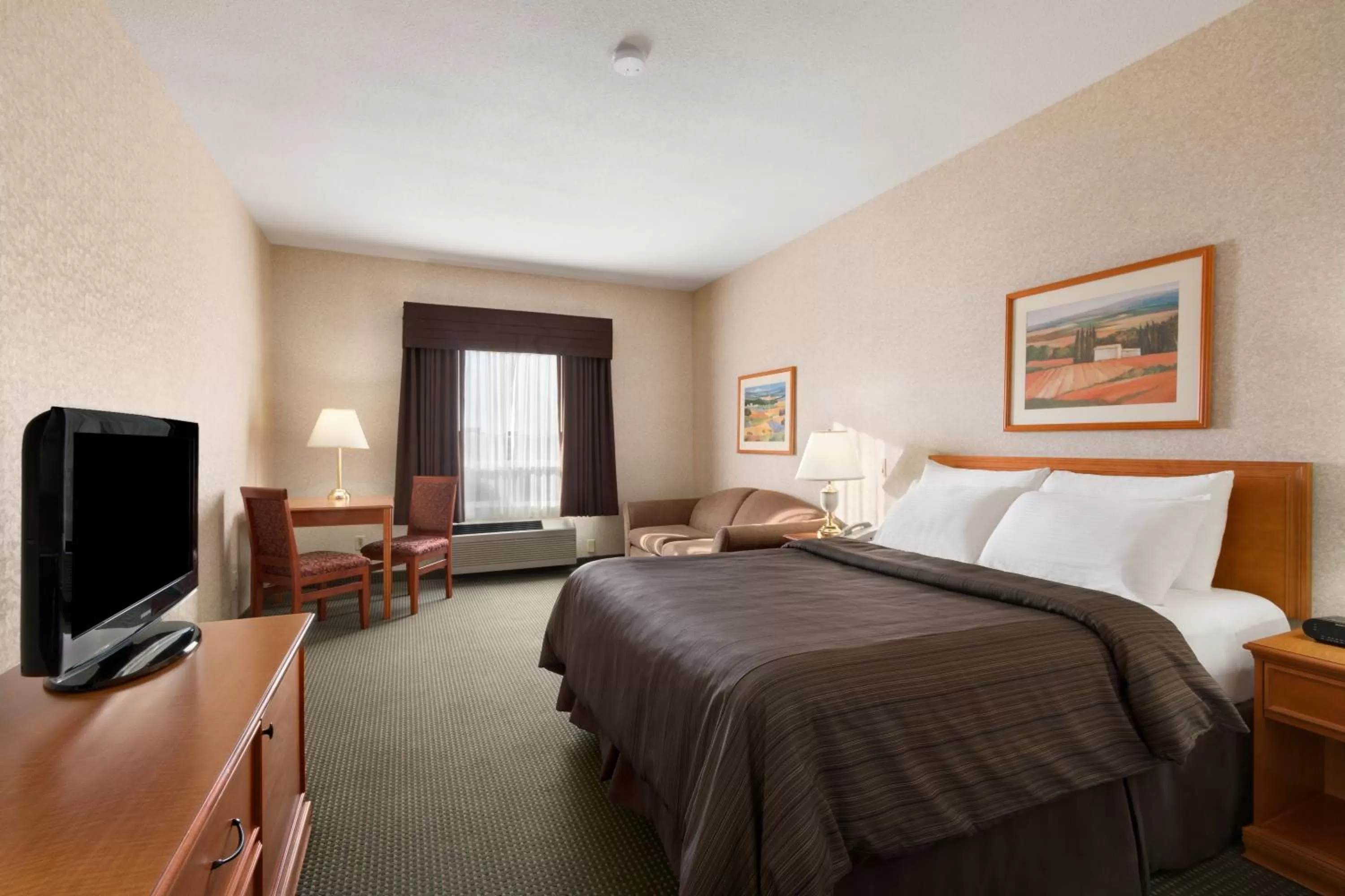 Queen Room - Disability Access/Non-Smoking in Days Inn by Wyndham Saskatoon