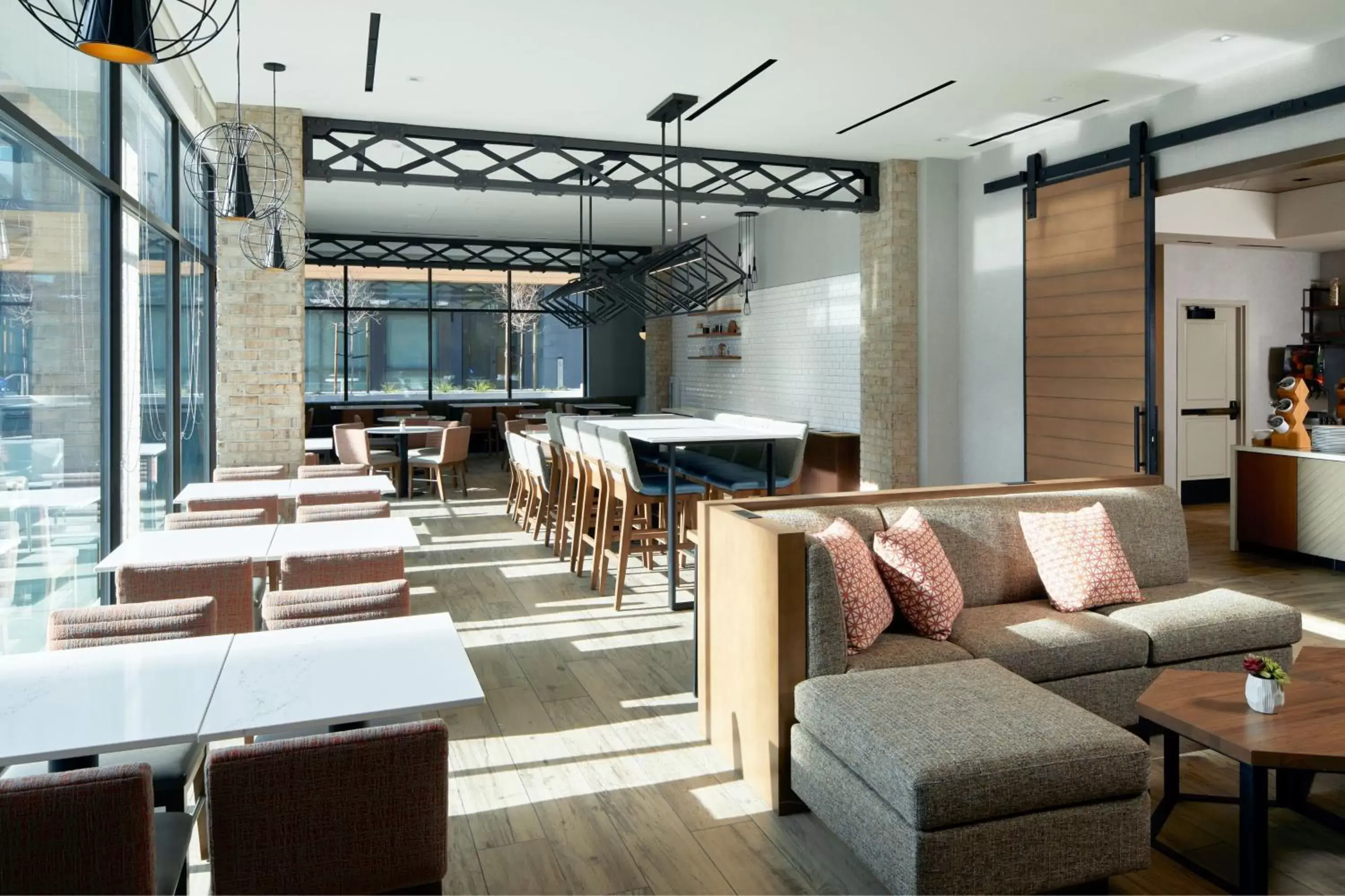 Breakfast, Lounge/Bar in Residence Inn by Marriott San Francisco Airport Millbrae Station
