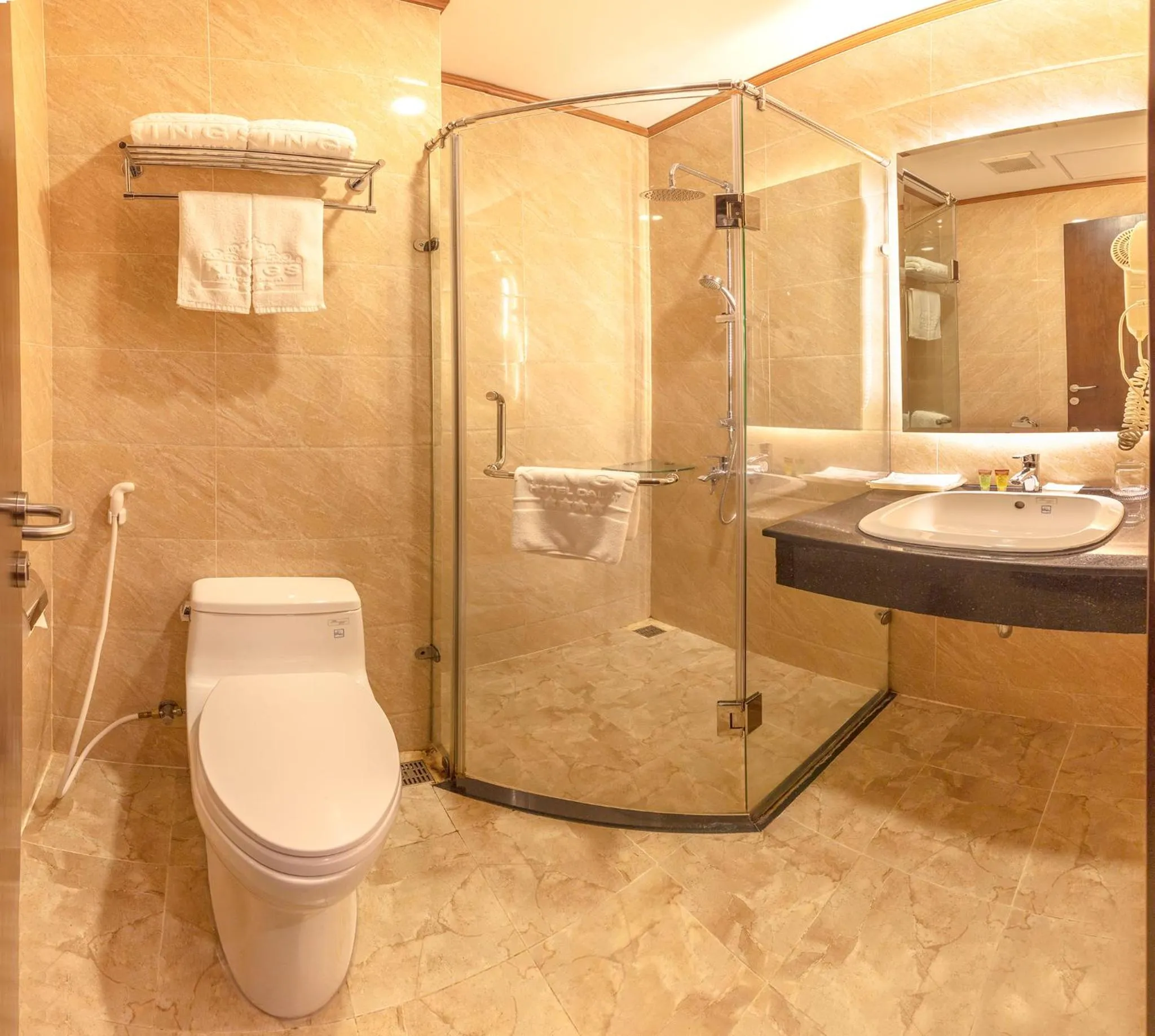 Shower in Kings Hotel Dalat