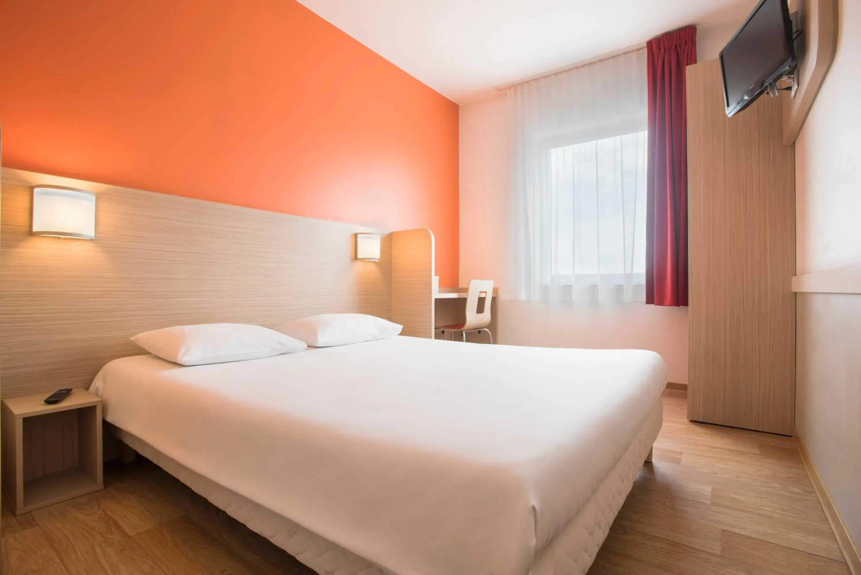 Bed in Premiere Classe Wroclaw Centrum Hotel