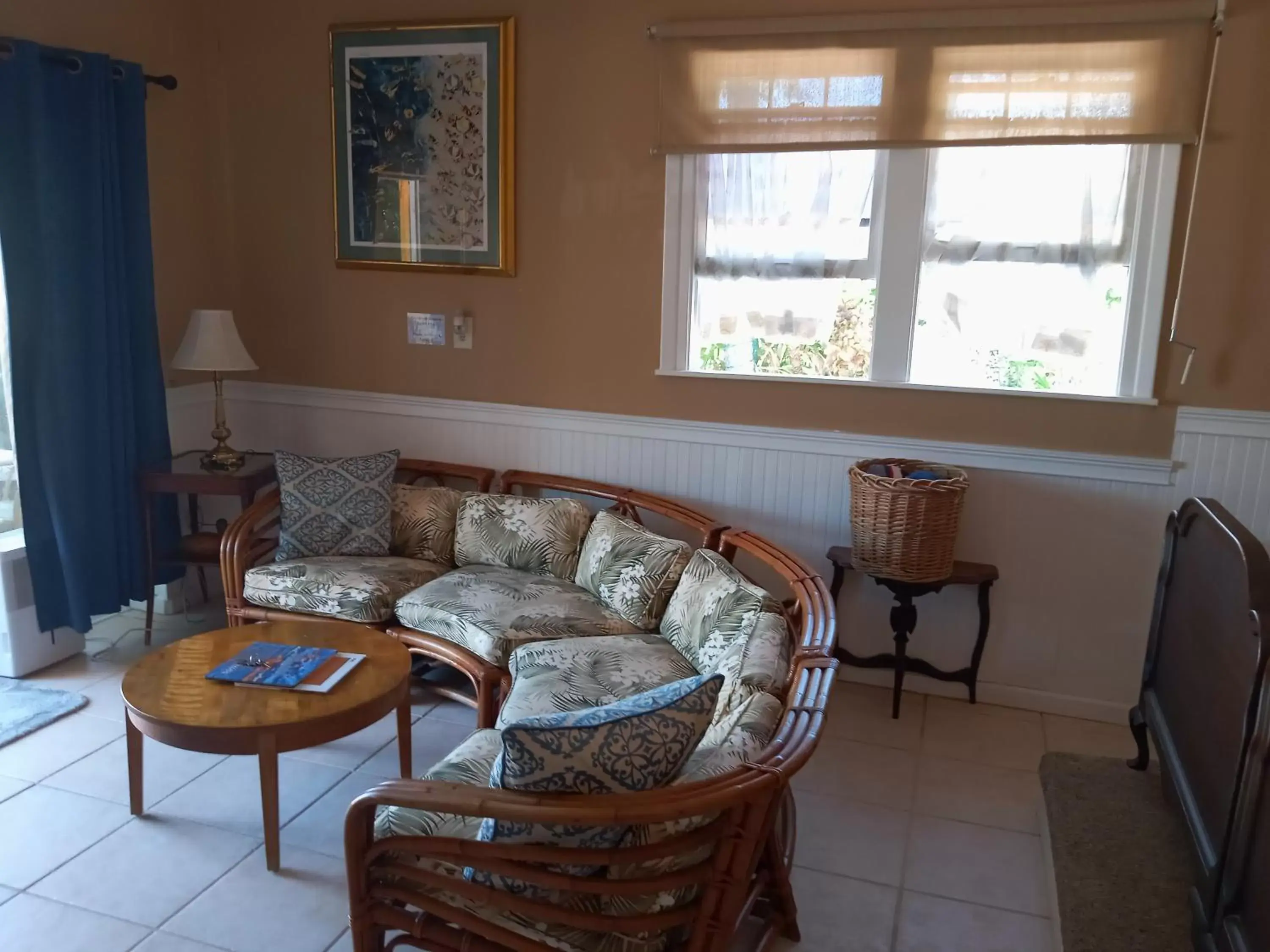 Living room, Seating Area in Sea Breeze Manor Inn