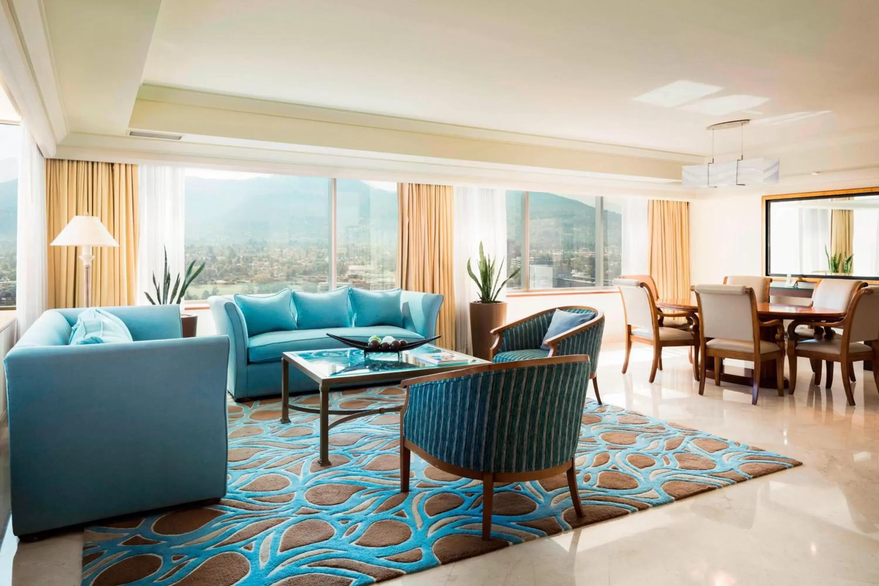 Living room, Seating Area in Santiago Marriott Hotel