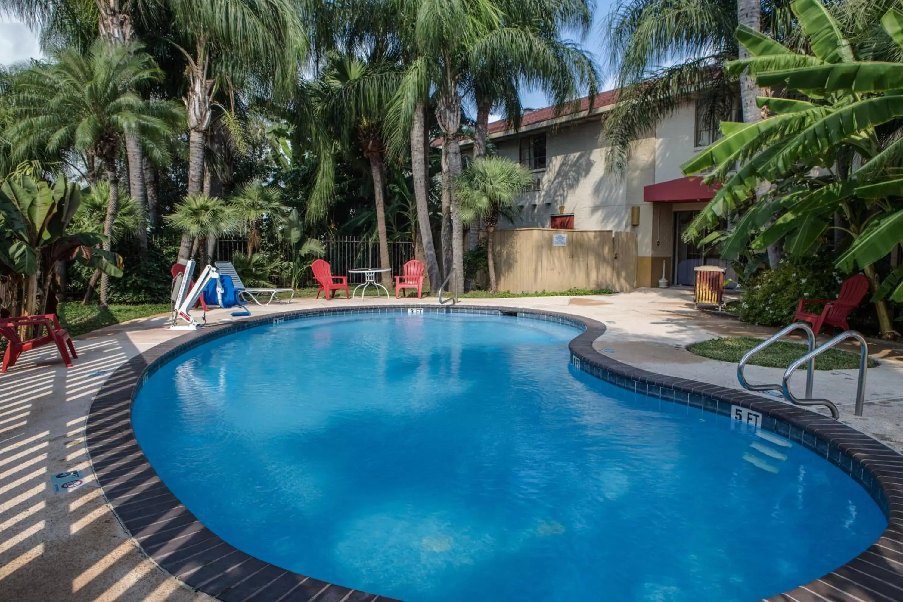 Swimming Pool in Red Roof Inn Pharr - McAllen