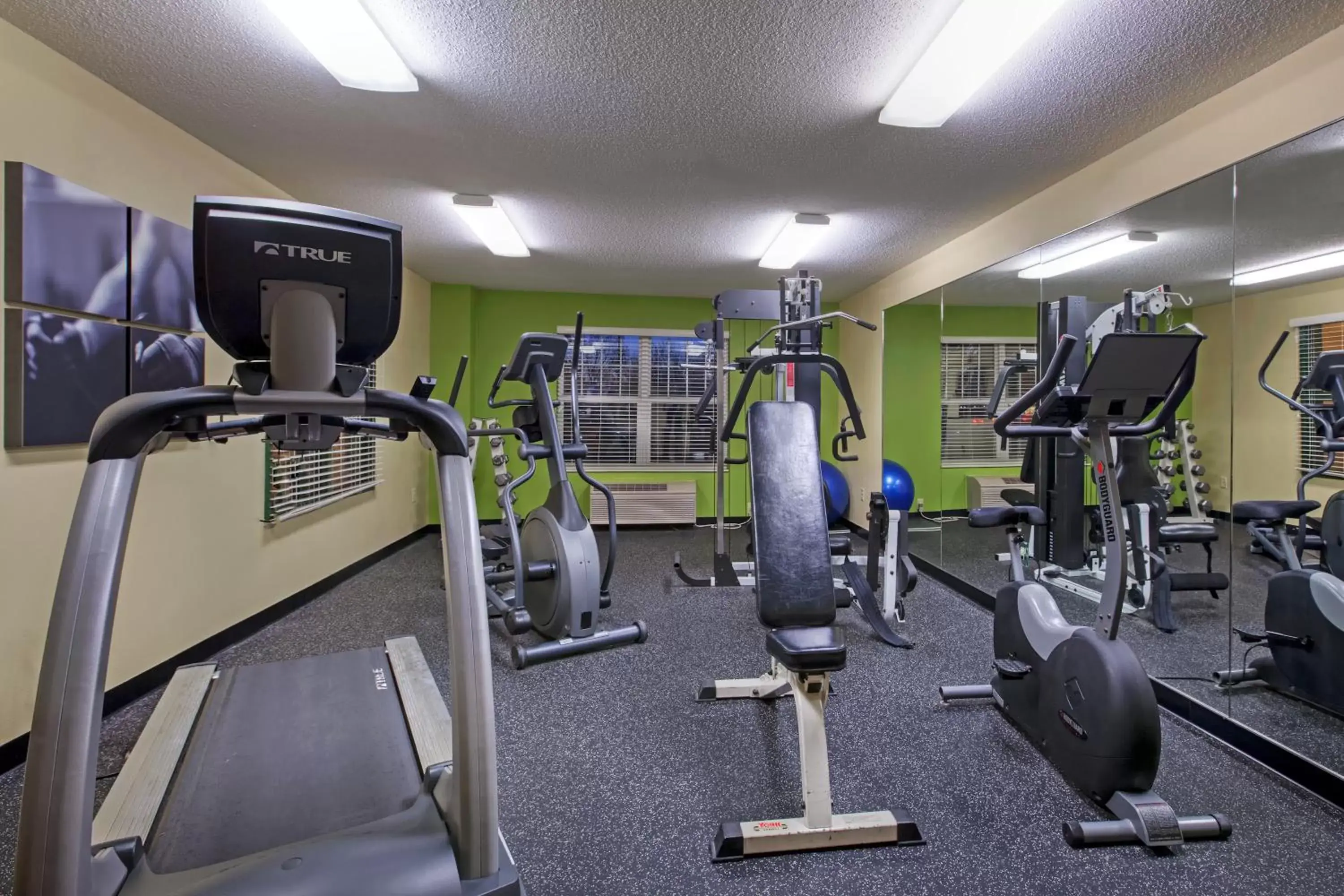 Fitness centre/facilities, Fitness Center/Facilities in Country Inn & Suites by Radisson, Mason City, IA
