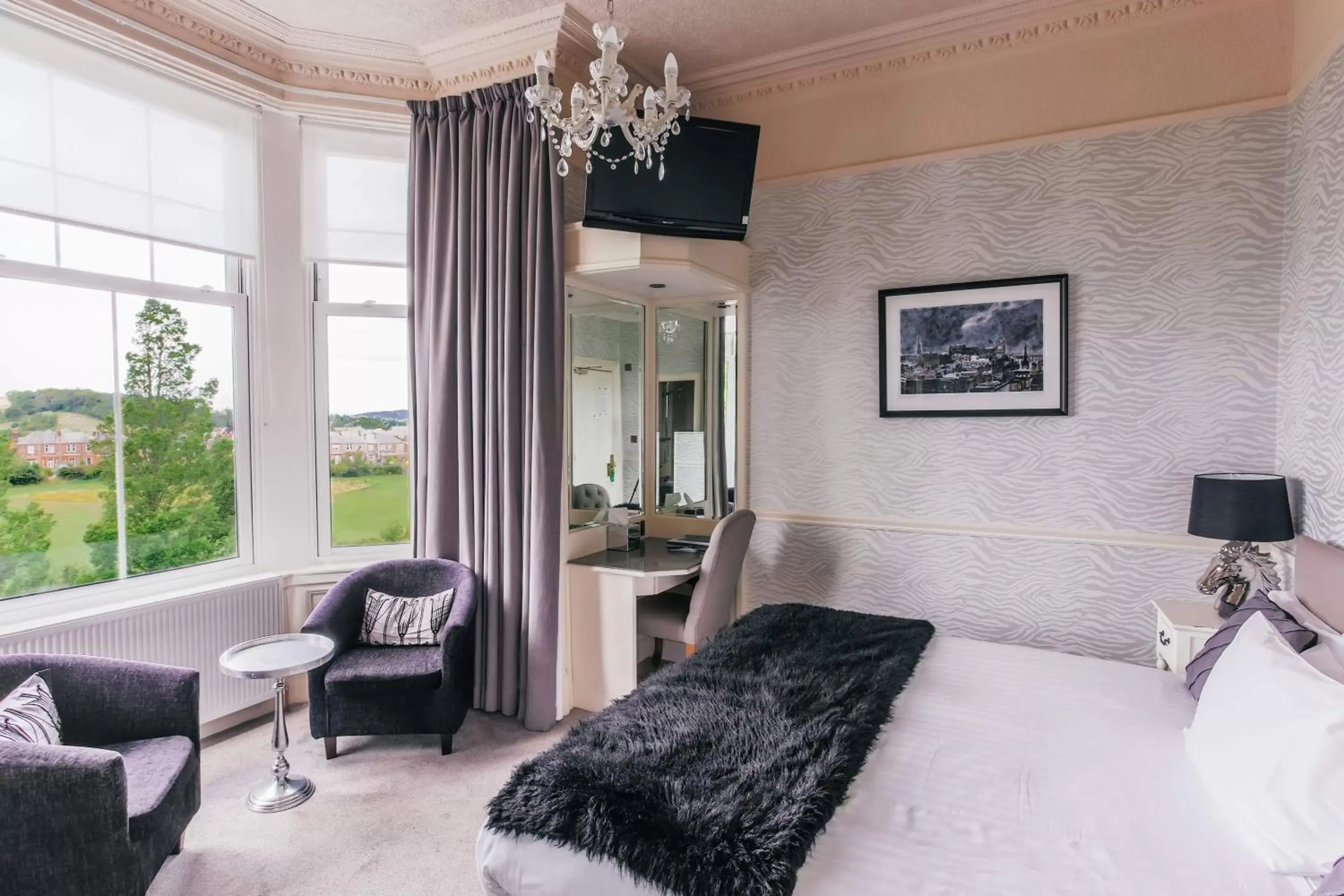 Bedroom, Seating Area in Braid Hills Hotel