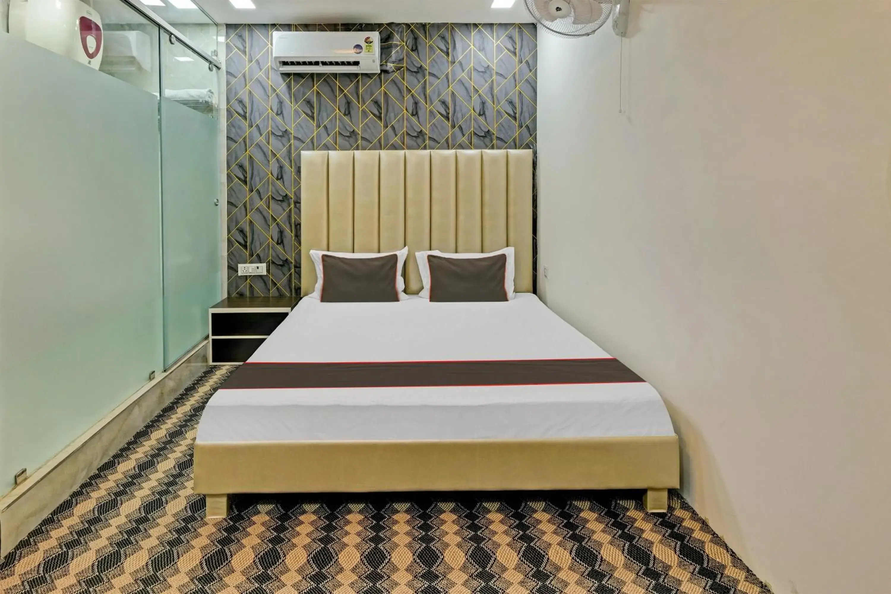 Bedroom in OYO Flagship The Kings Hotel