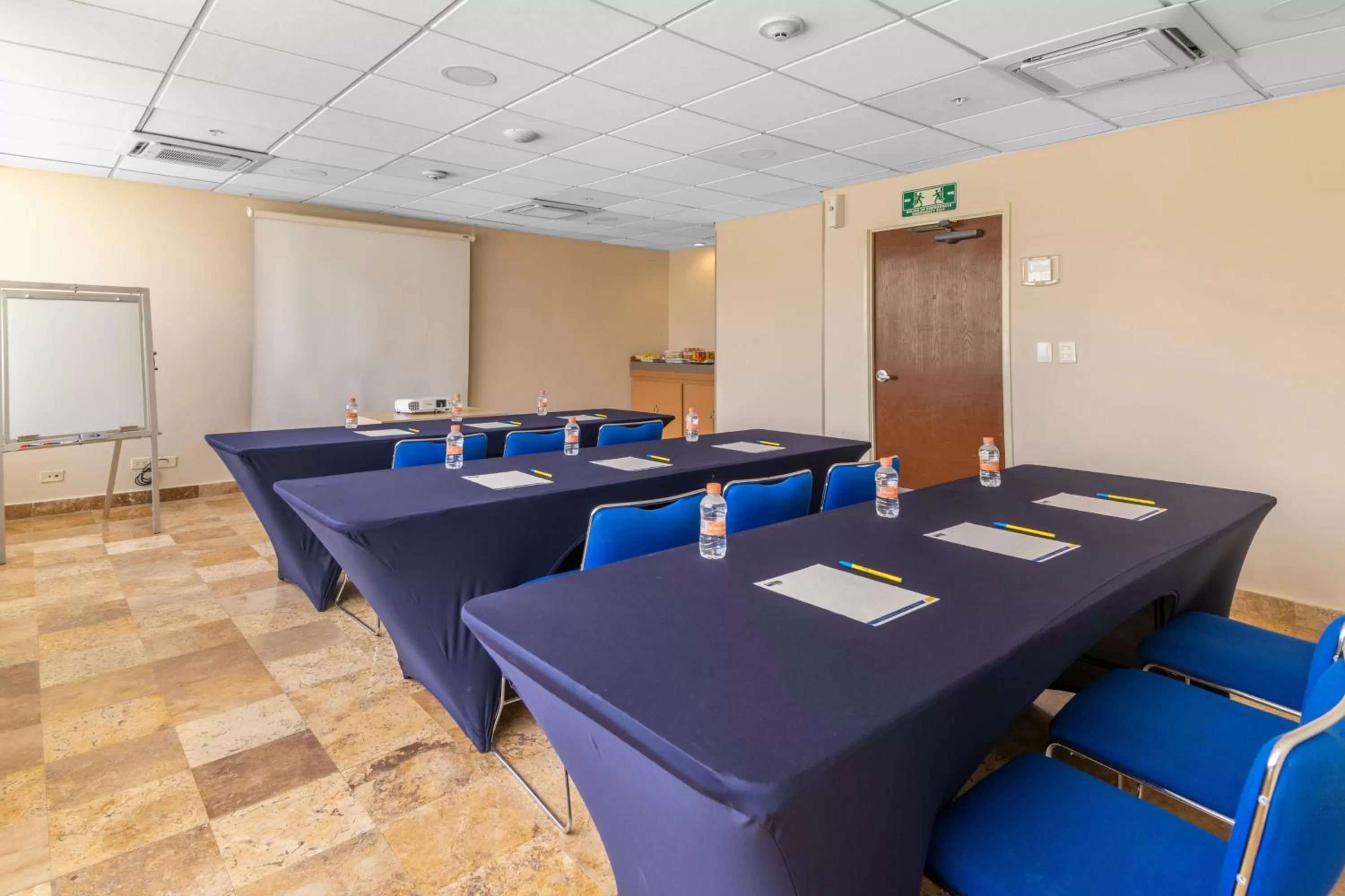 Meeting/conference room in City Express by Marriott Cancun