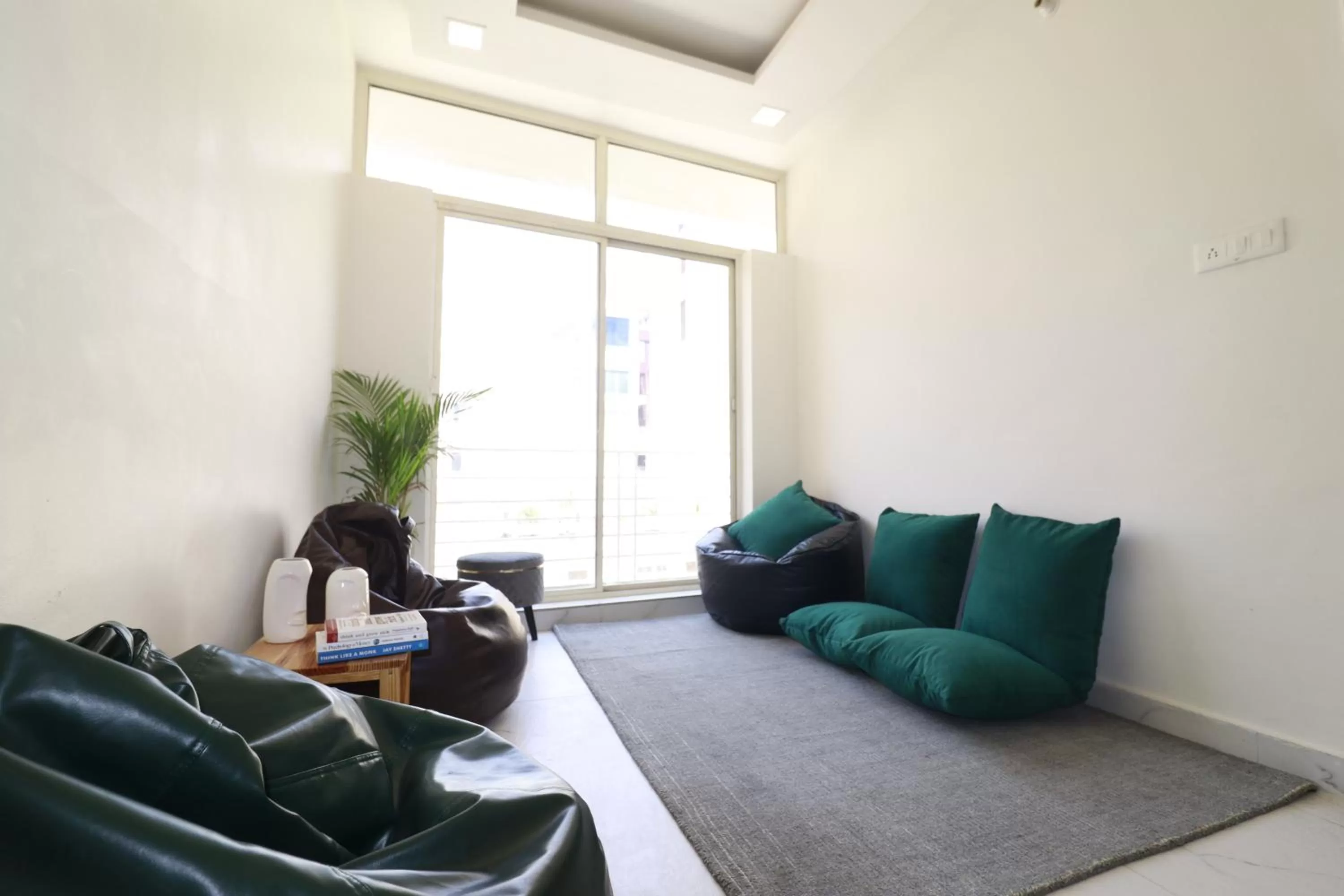 Communal lounge/ TV room in Around Stays Rishikesh, Tapovan