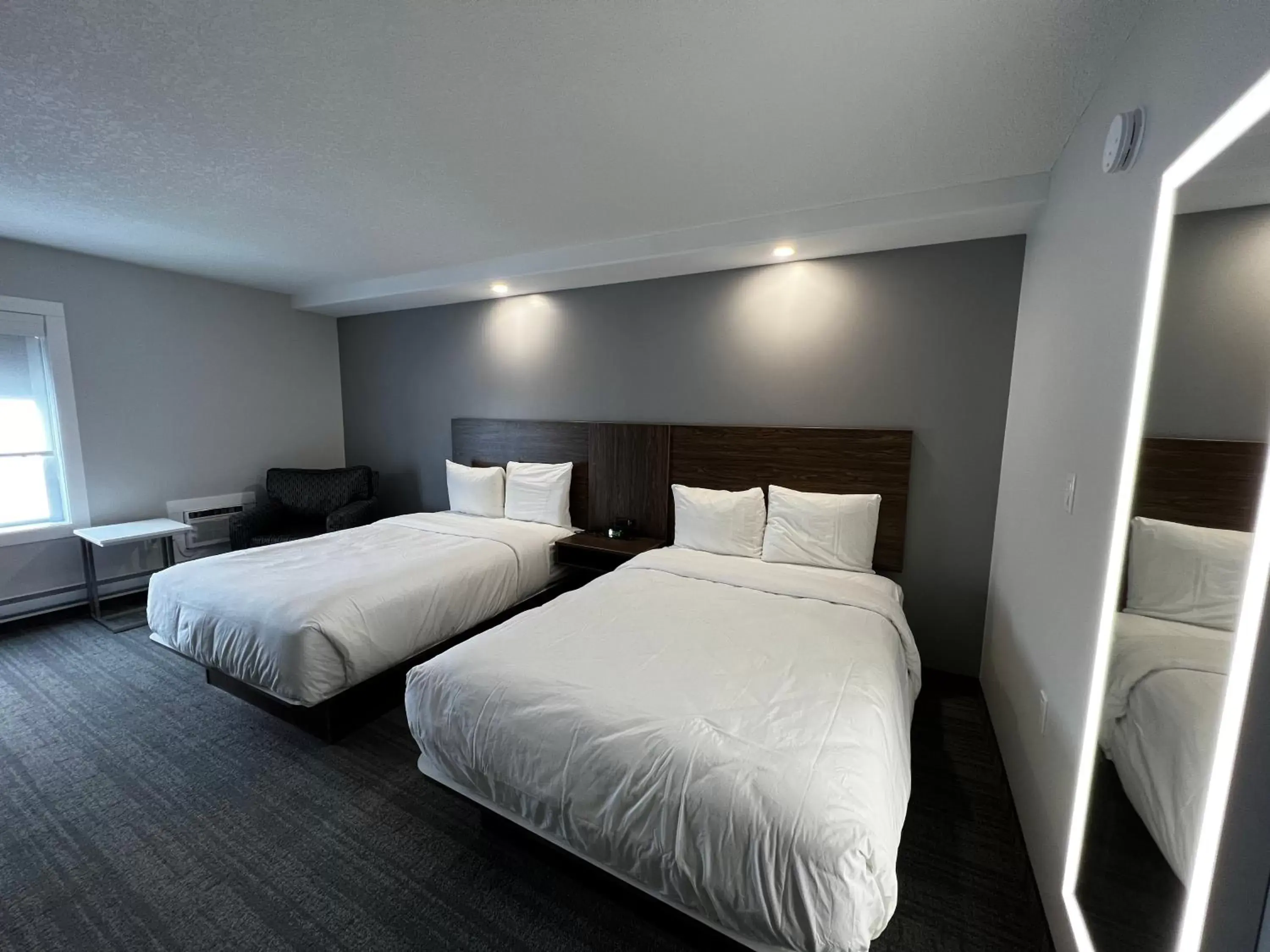 Bedroom, Bed in Travelodge by Wyndham Regina