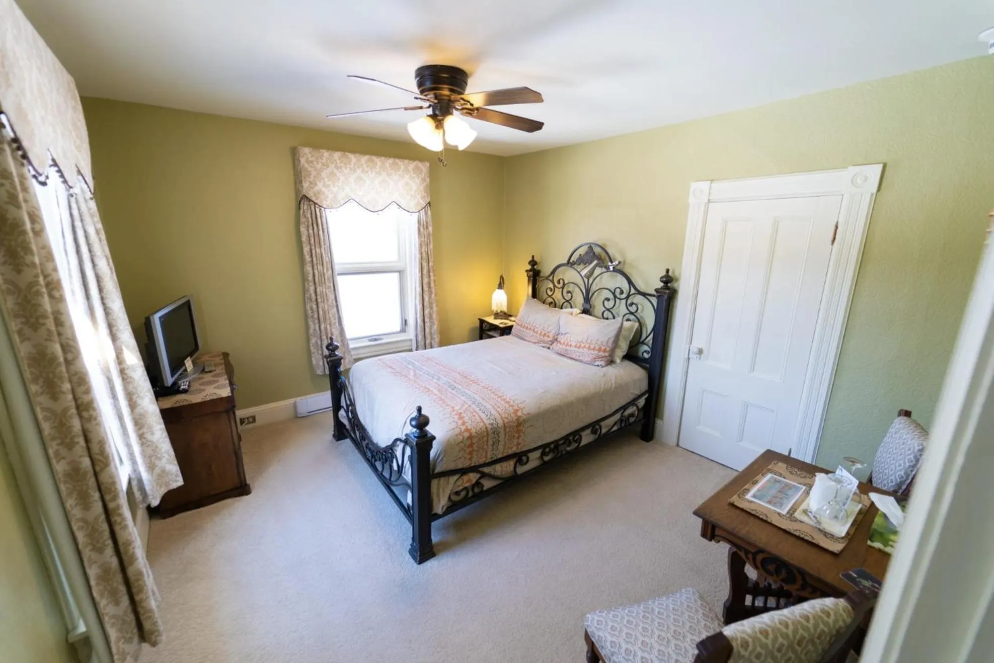 Bed in The Maple Inn