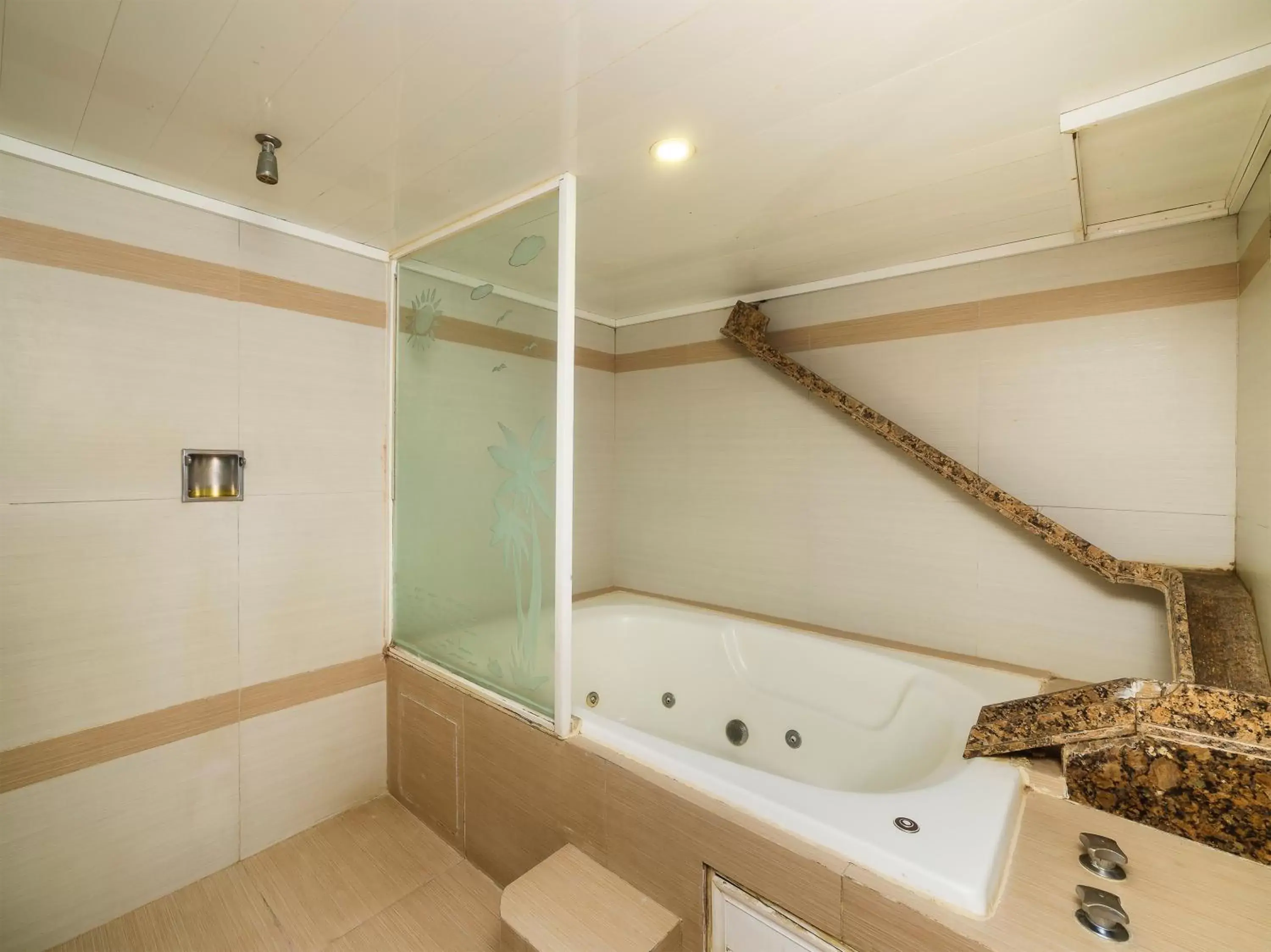 Bathroom in Hotel Normandie