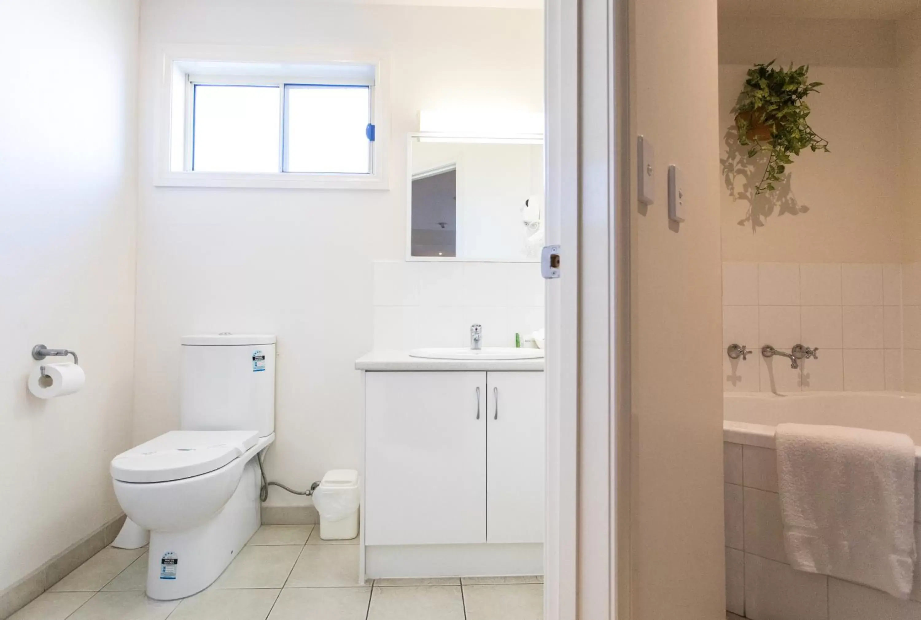 Bathroom in Best Western Mill Park Motor Inn