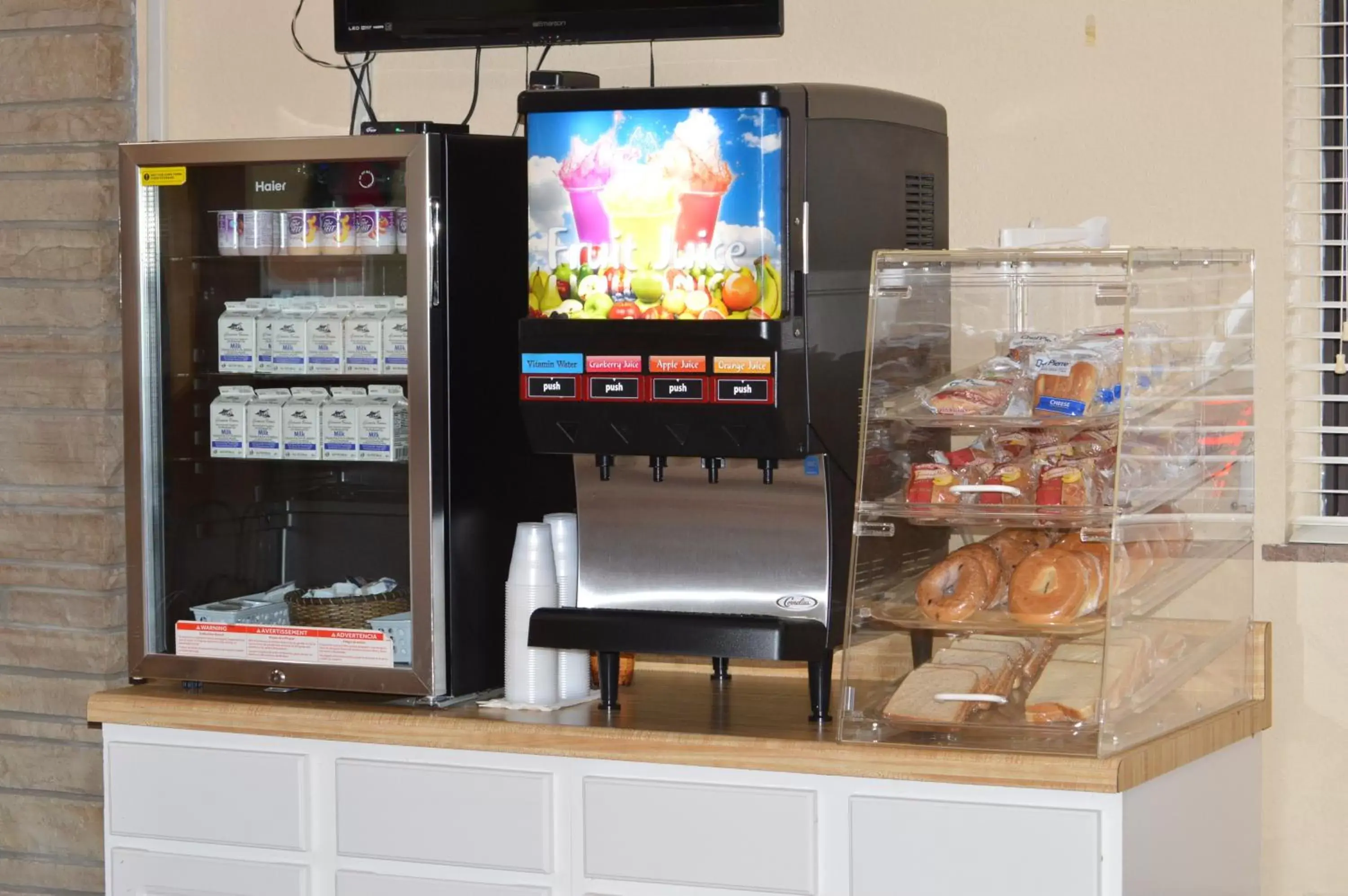 Coffee/tea facilities in Chalet Inn