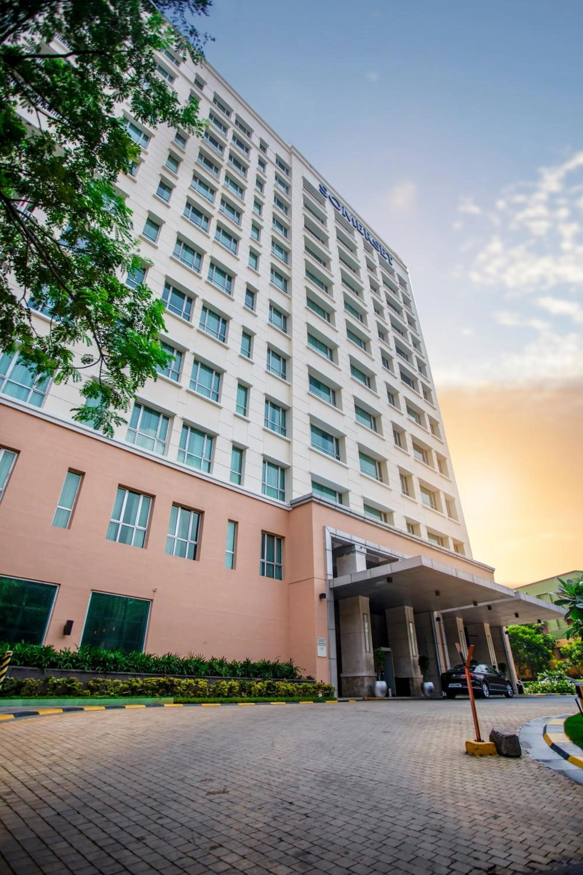 Facade/entrance in Somerset Greenways Chennai