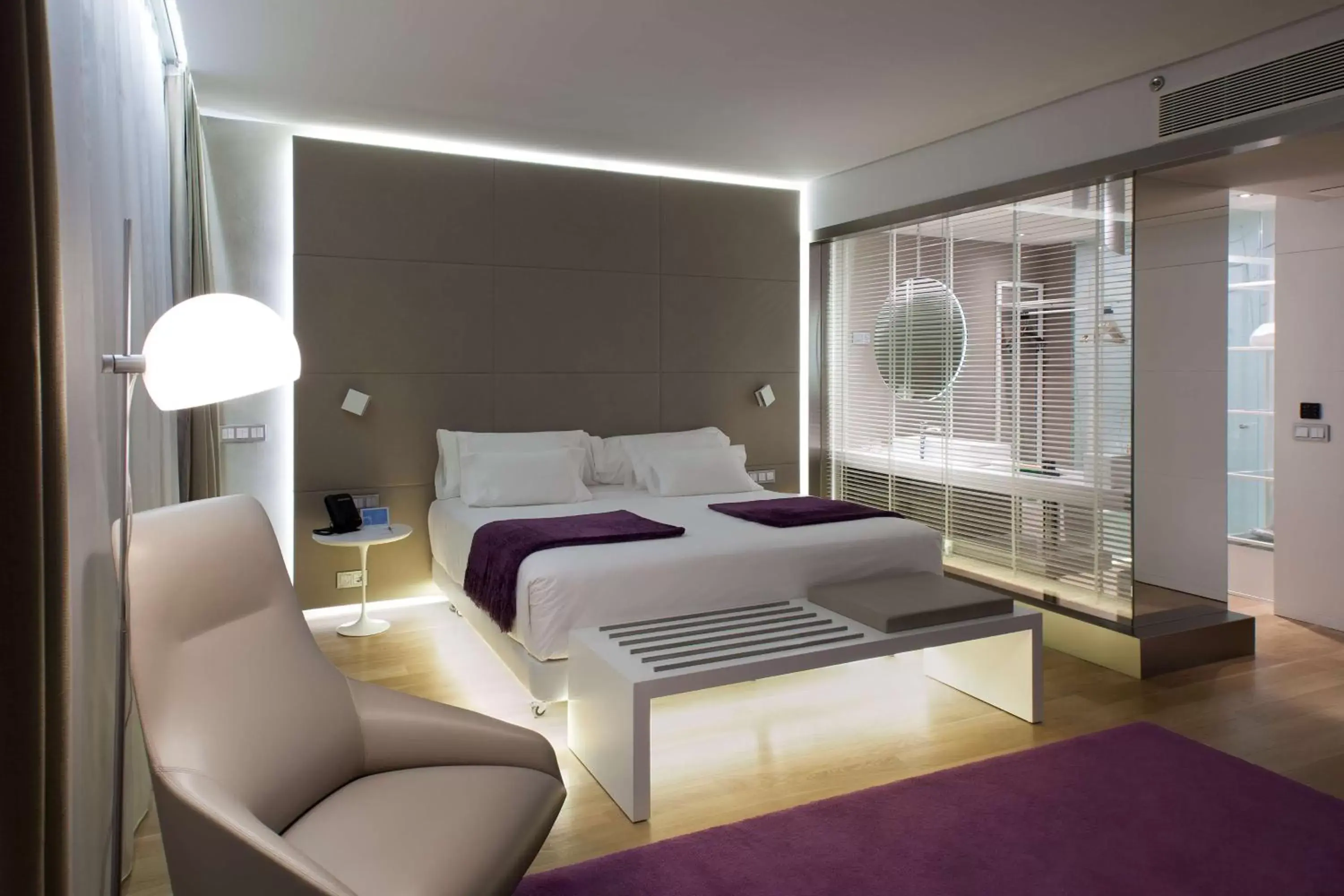 Photo of the whole room, Bed in NH Collection Madrid Eurobuilding