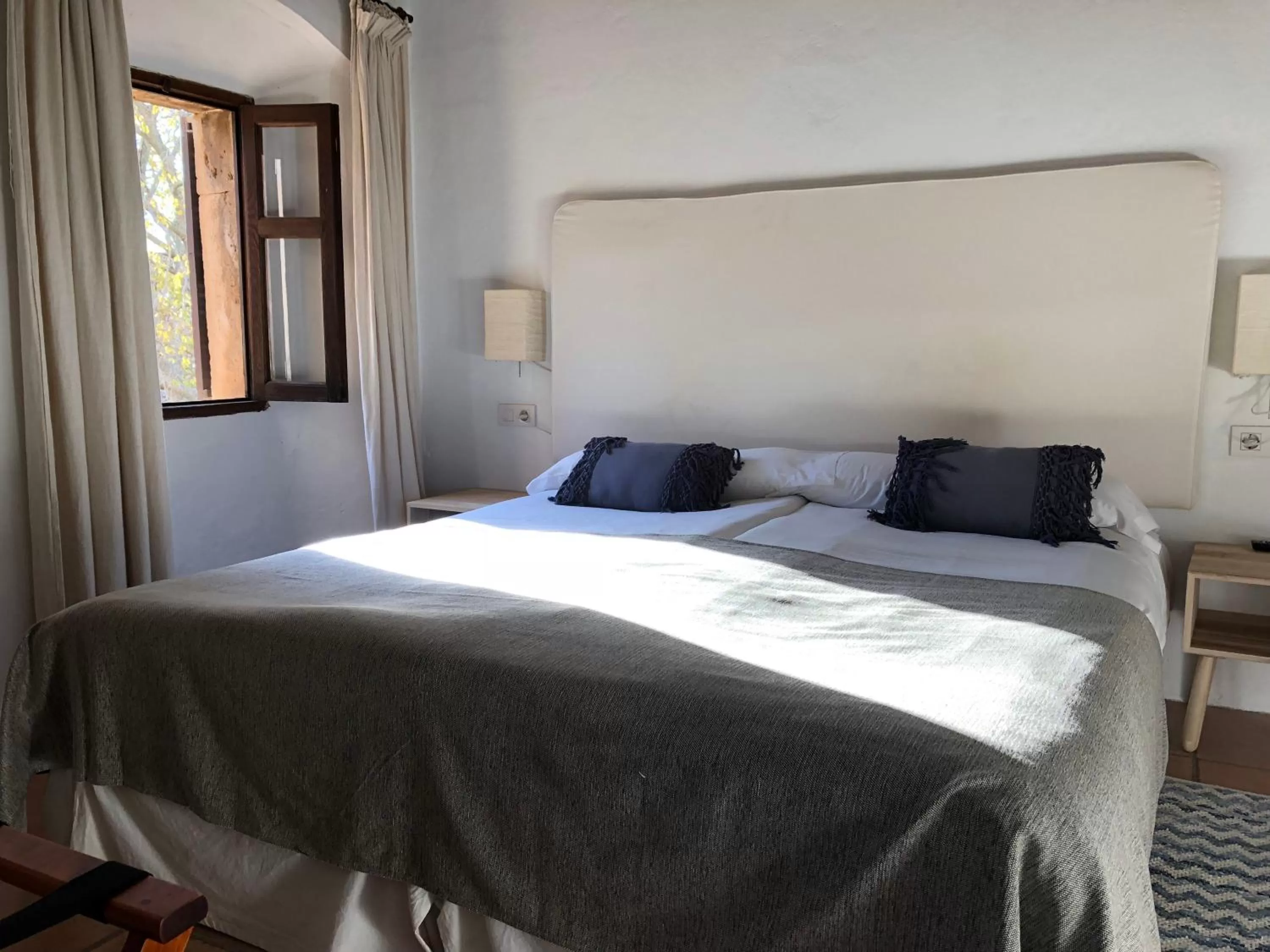 Photo of the whole room, Bed in Mirabó de Valldemossa