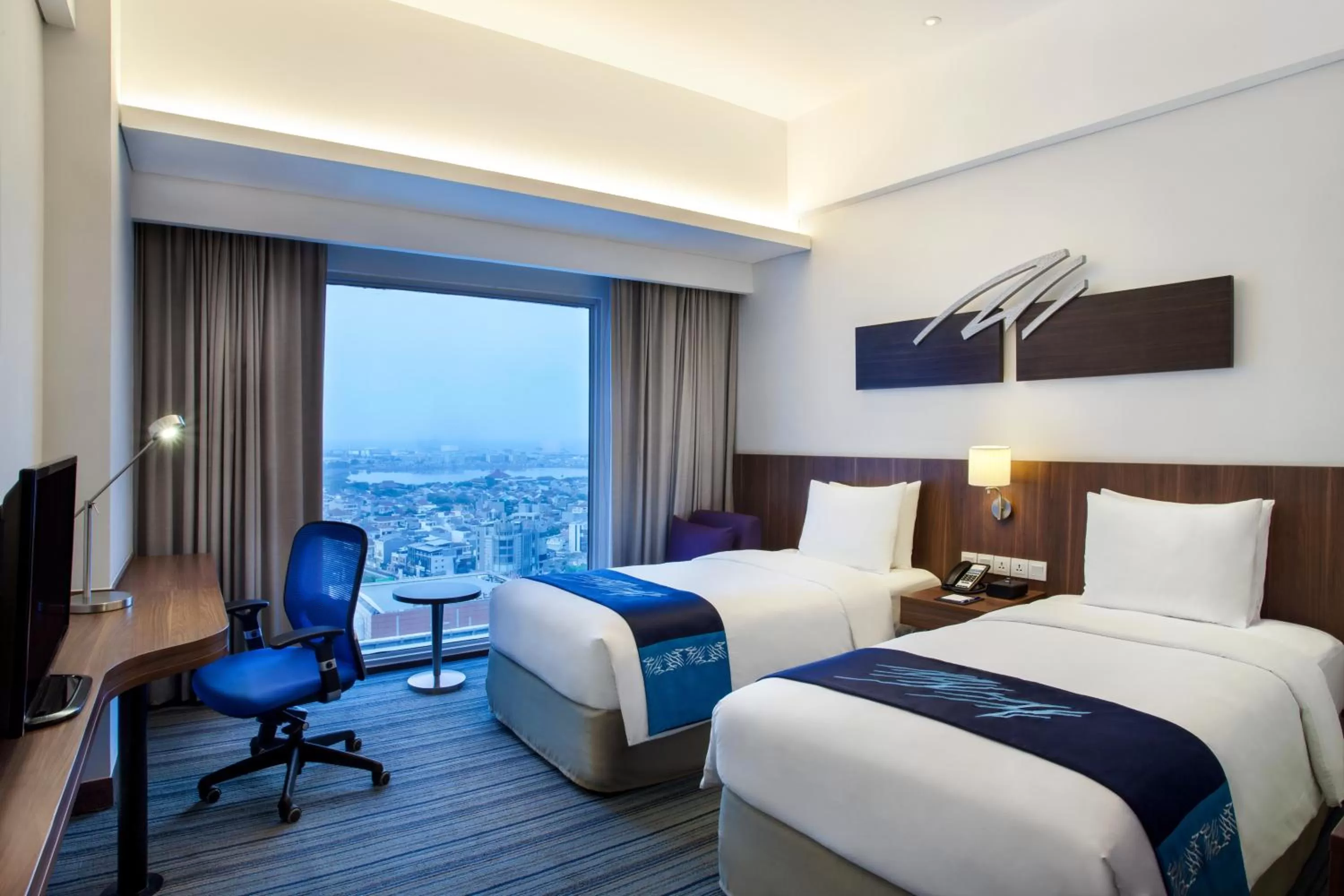 Seating area, Bed in Holiday Inn Express Jakarta Pluit Citygate by IHG